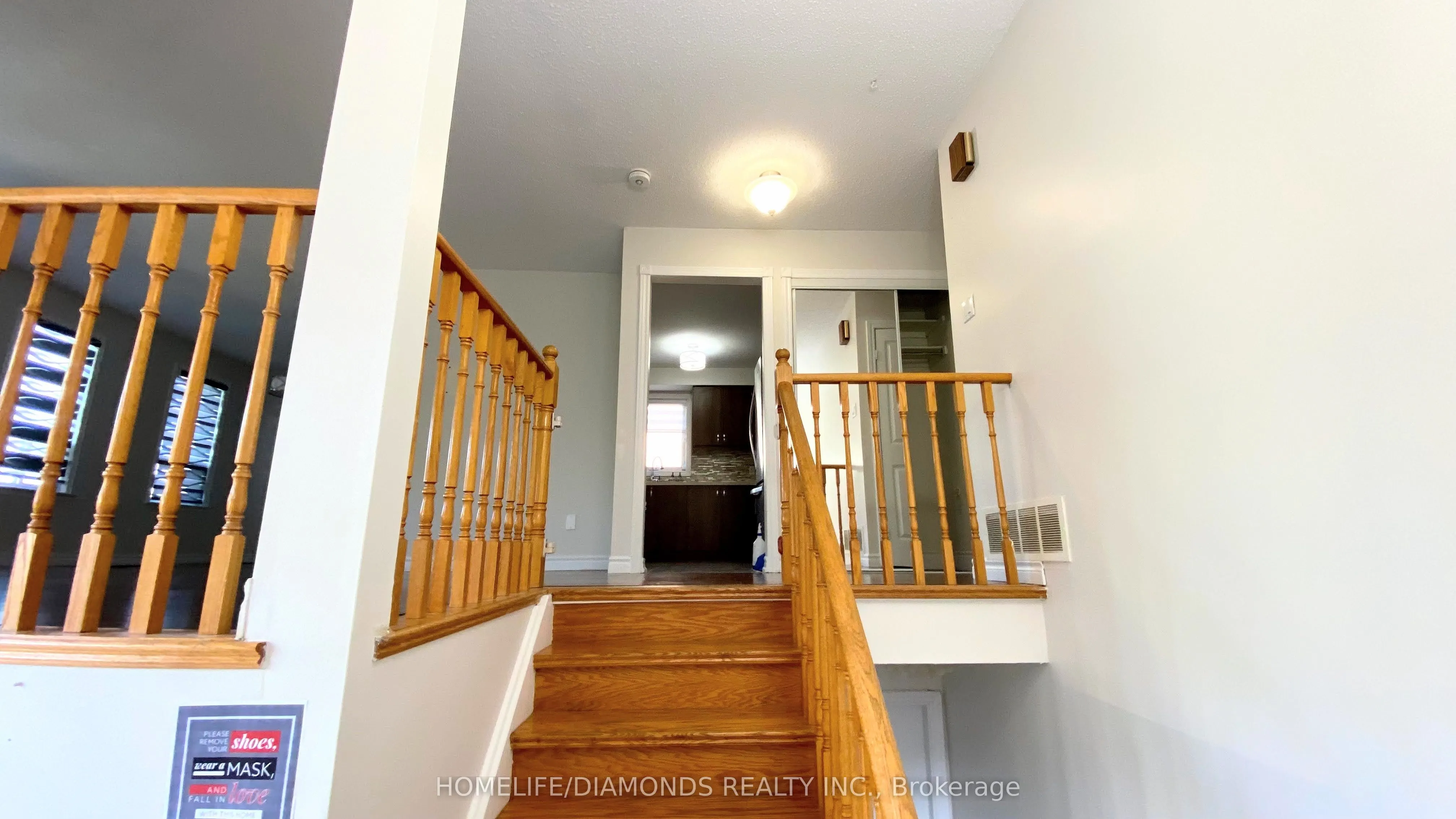52 Nuttall Street, #Upper