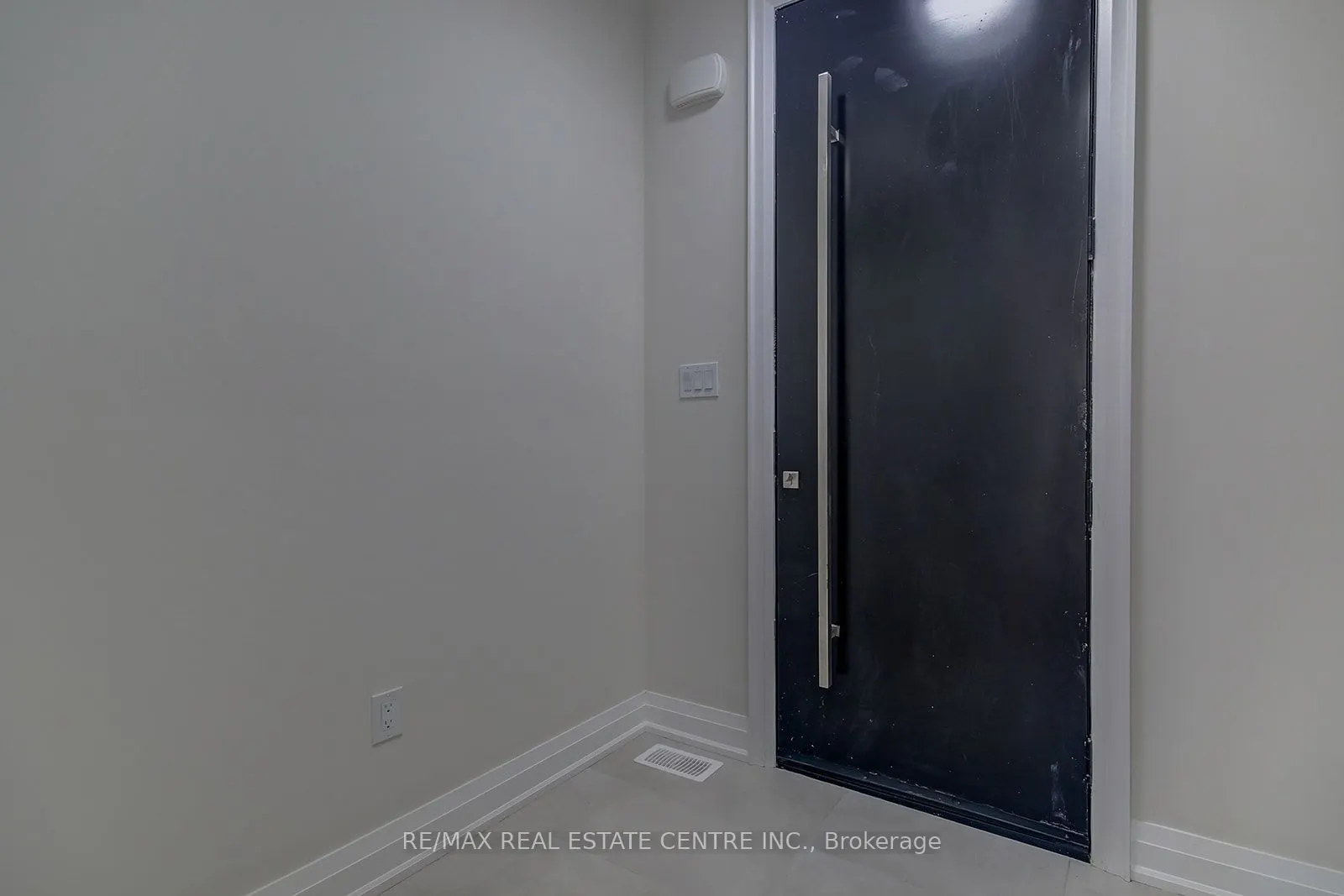 9 Caroline Street, #3
