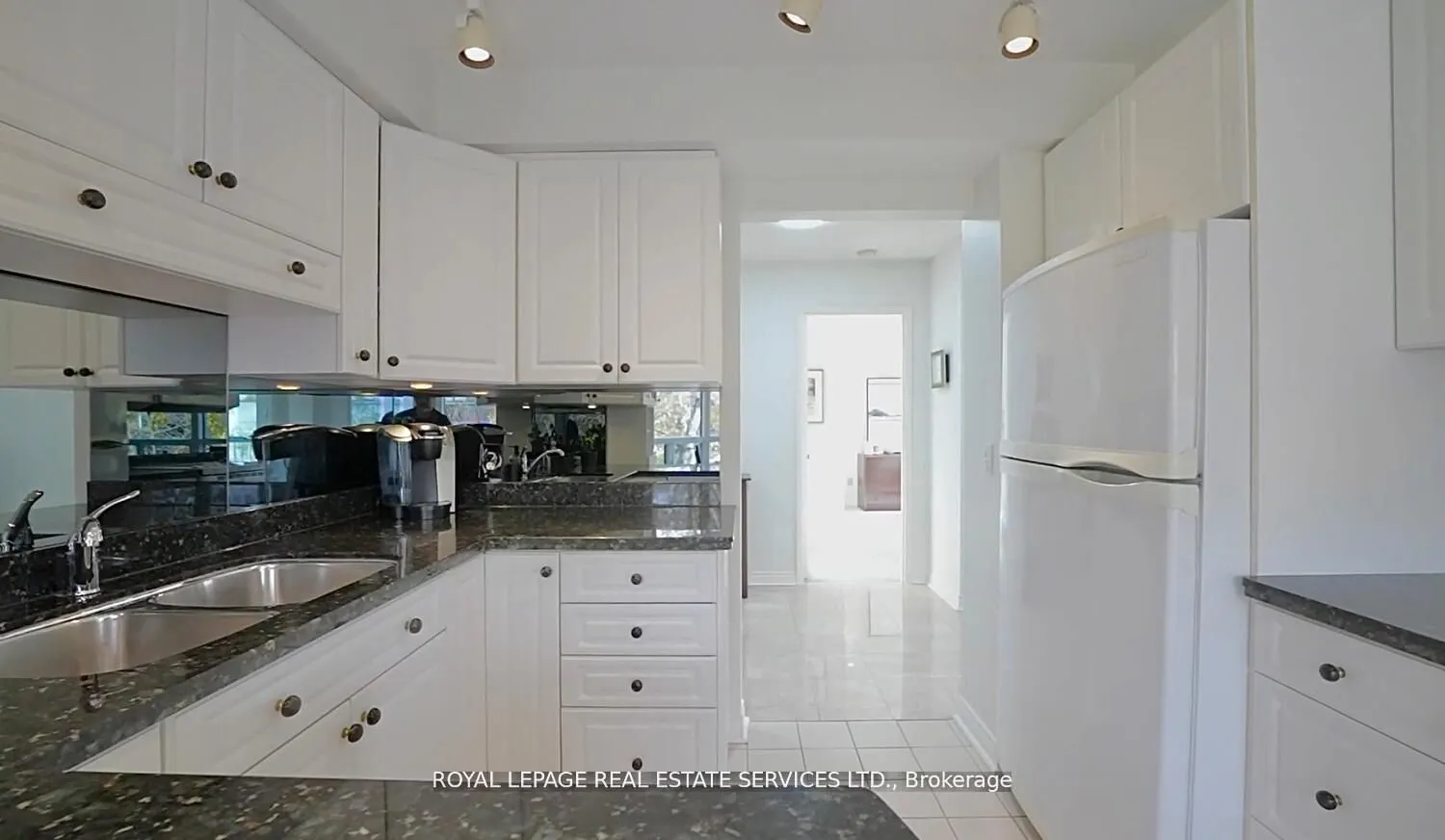 2190 Lakeshore Road, #301