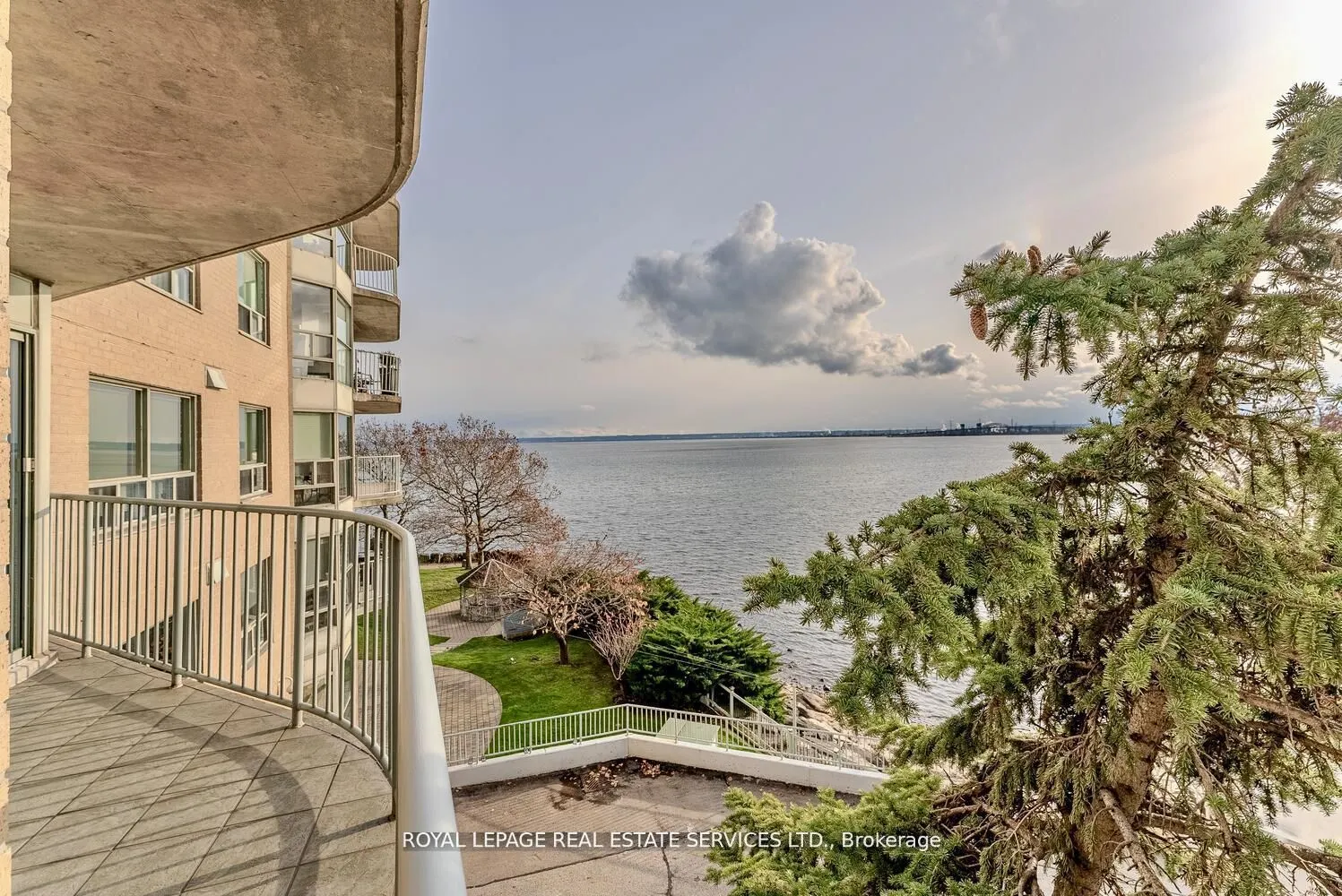 2190 Lakeshore Road, #301