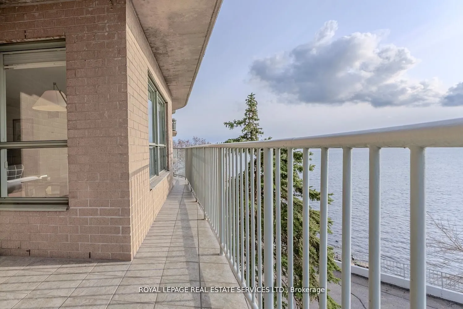 2190 Lakeshore Road, #301