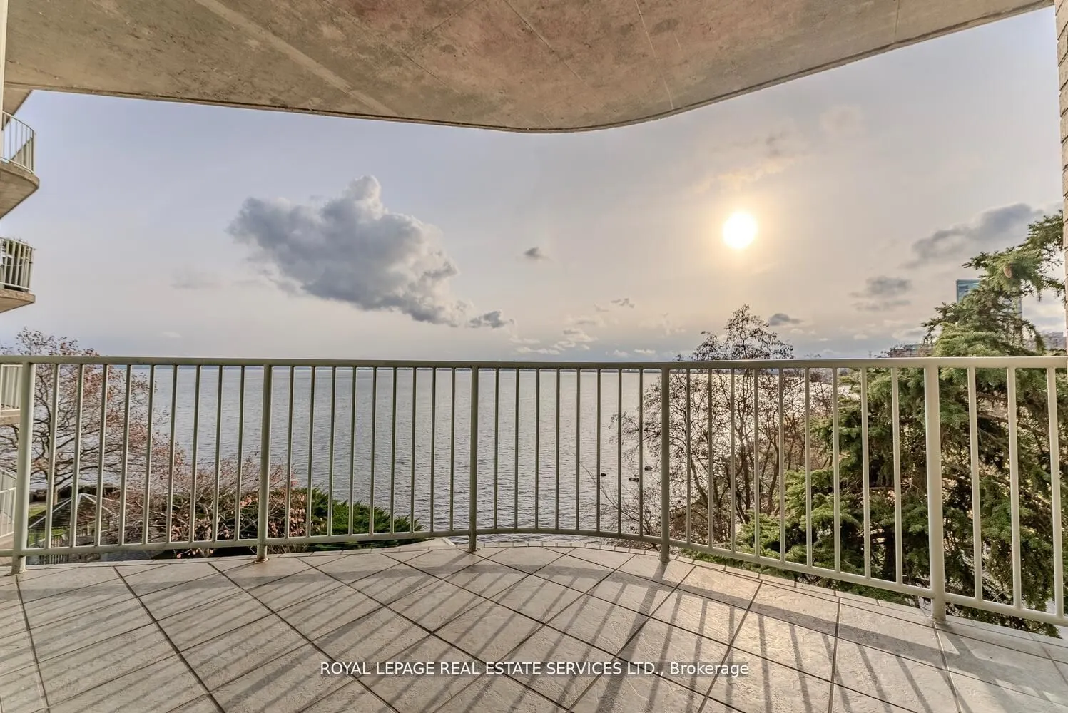 2190 Lakeshore Road, #301