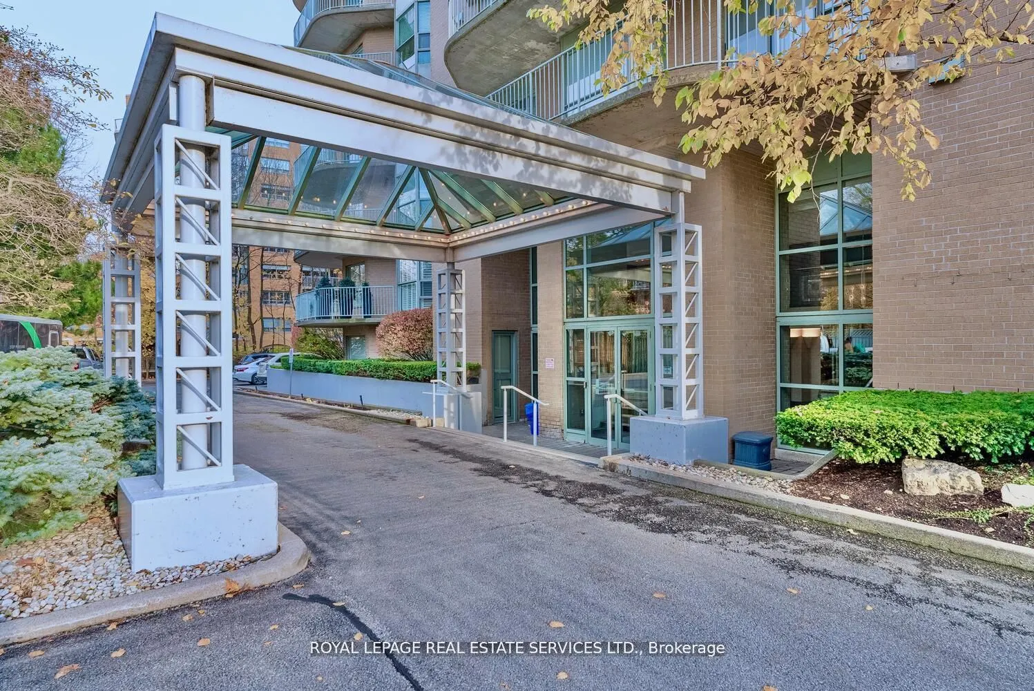 2190 Lakeshore Road, #301
