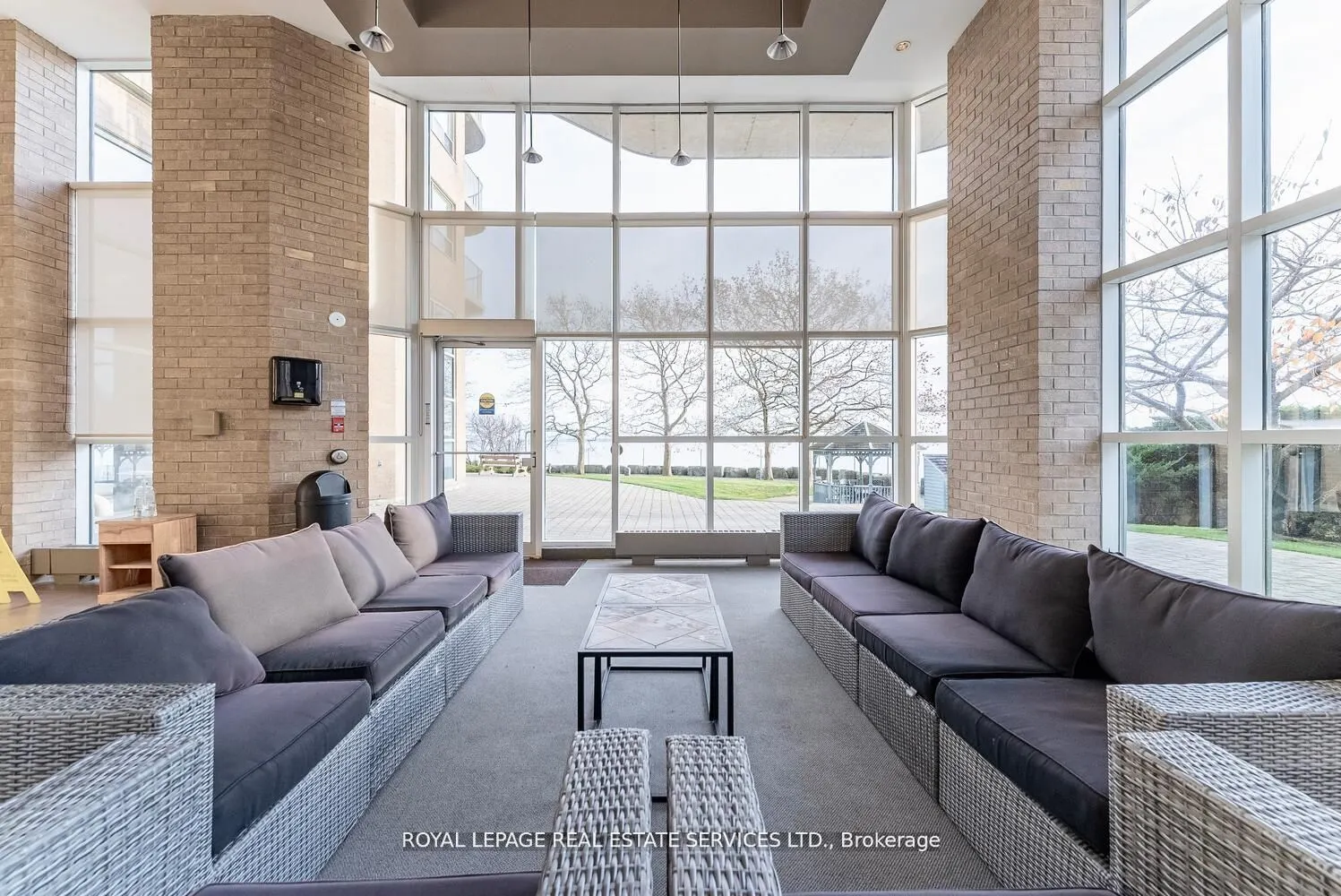 2190 Lakeshore Road, #301