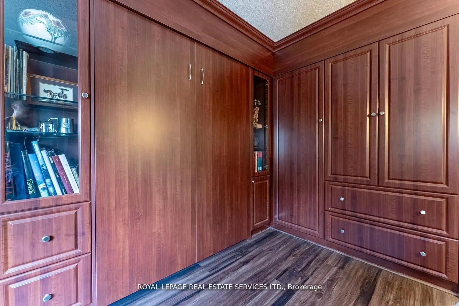 2190 Lakeshore Road, #301