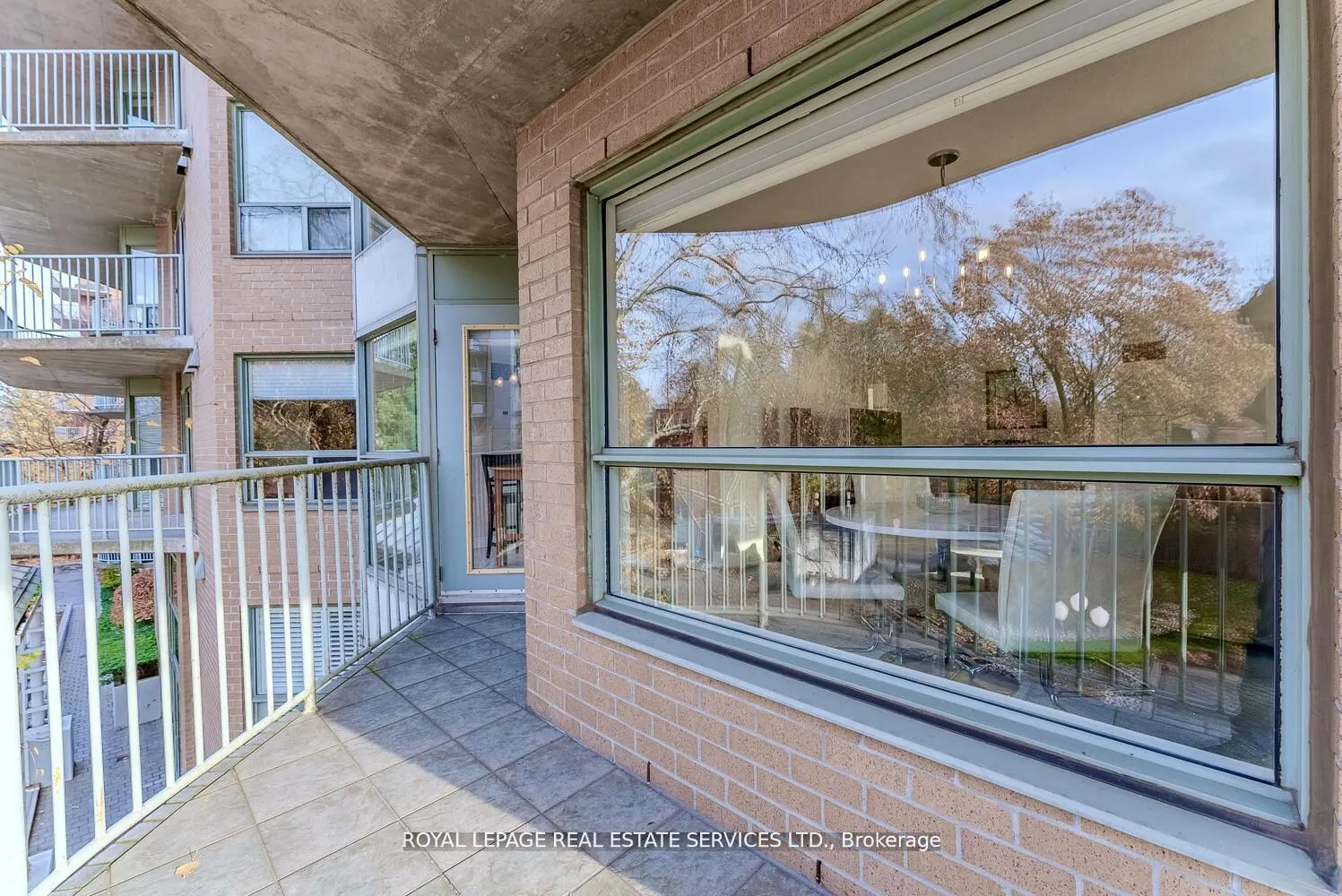 2190 Lakeshore Road, #301