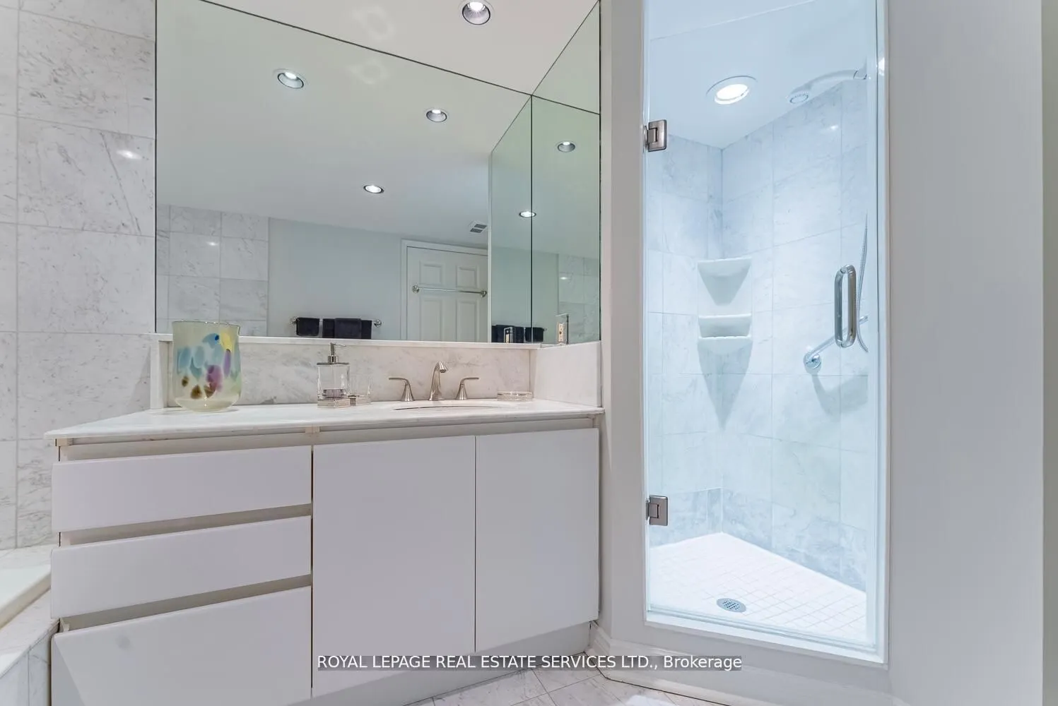 2190 Lakeshore Road, #301