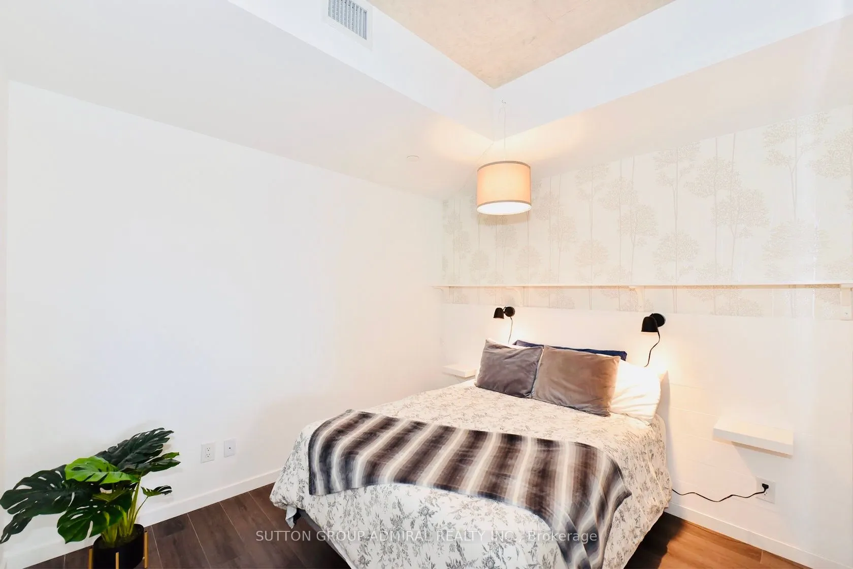 7 Smith Crescent, #404