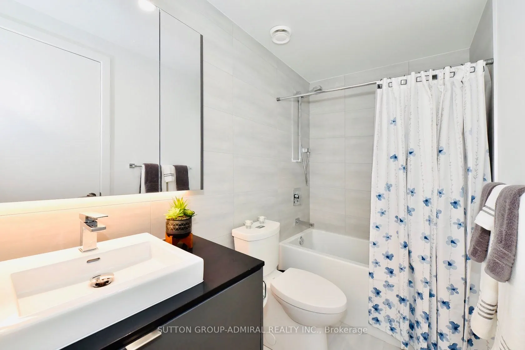 7 Smith Crescent, #404