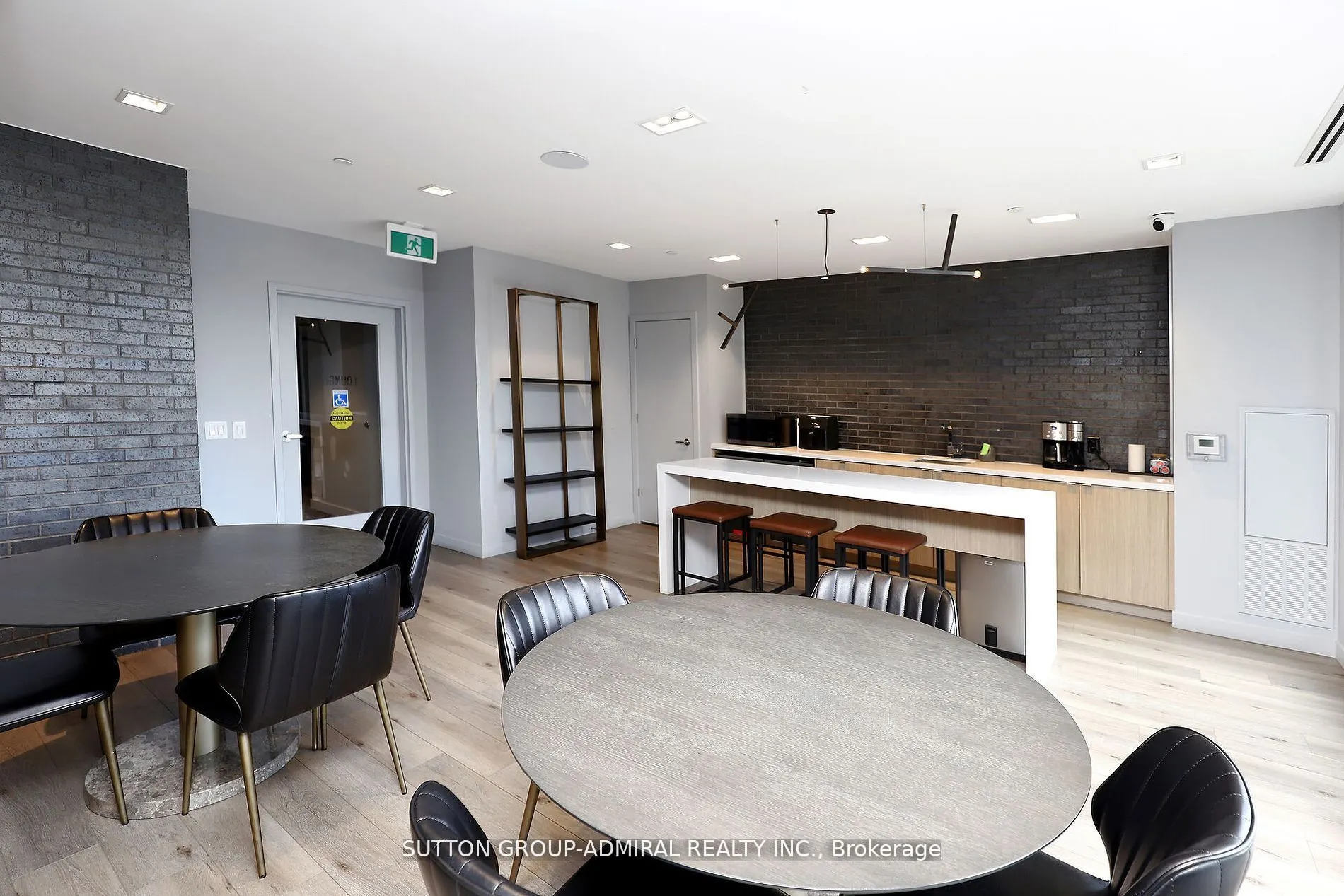 7 Smith Crescent, #404