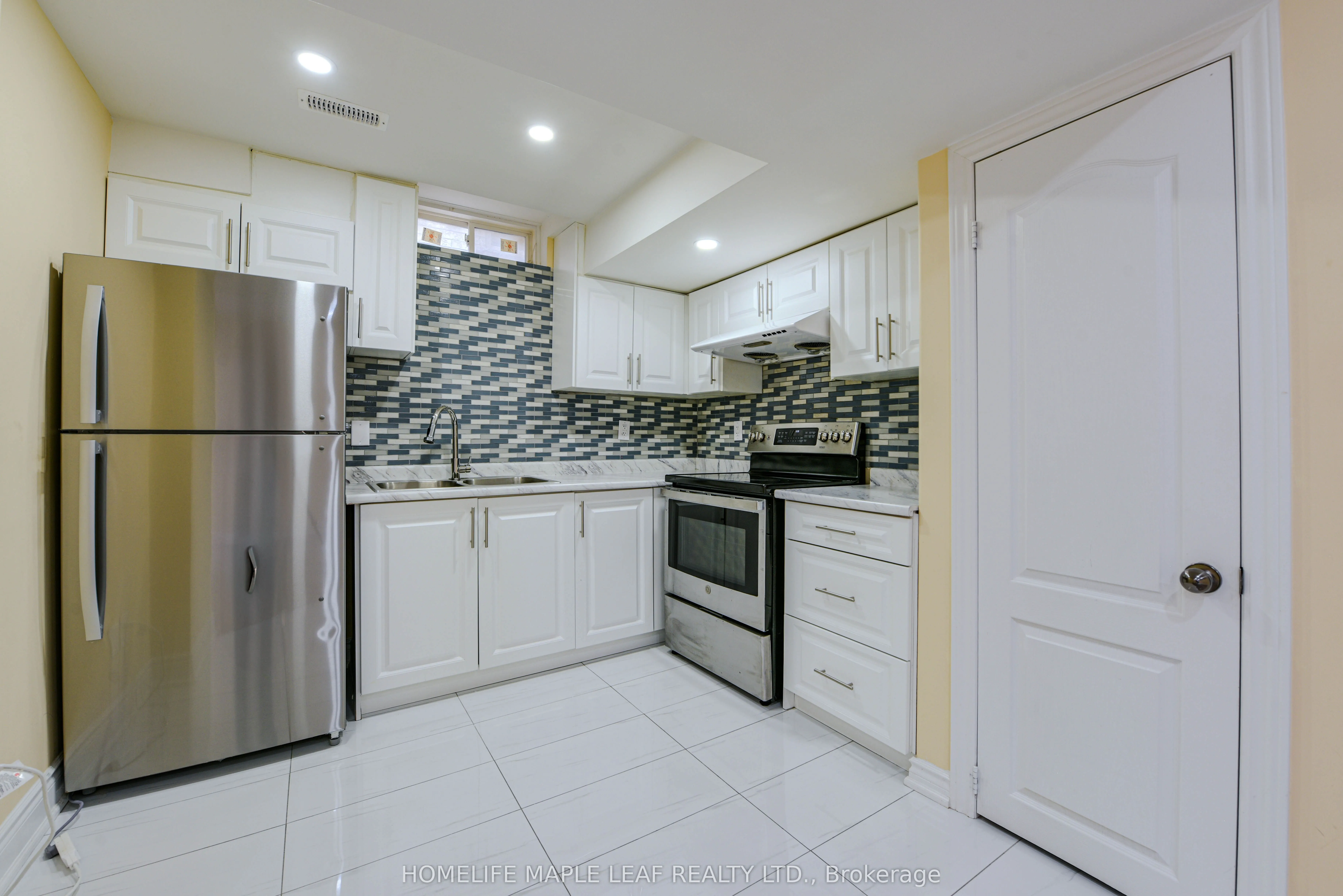 15 Orangeblossom Trail, #Basement