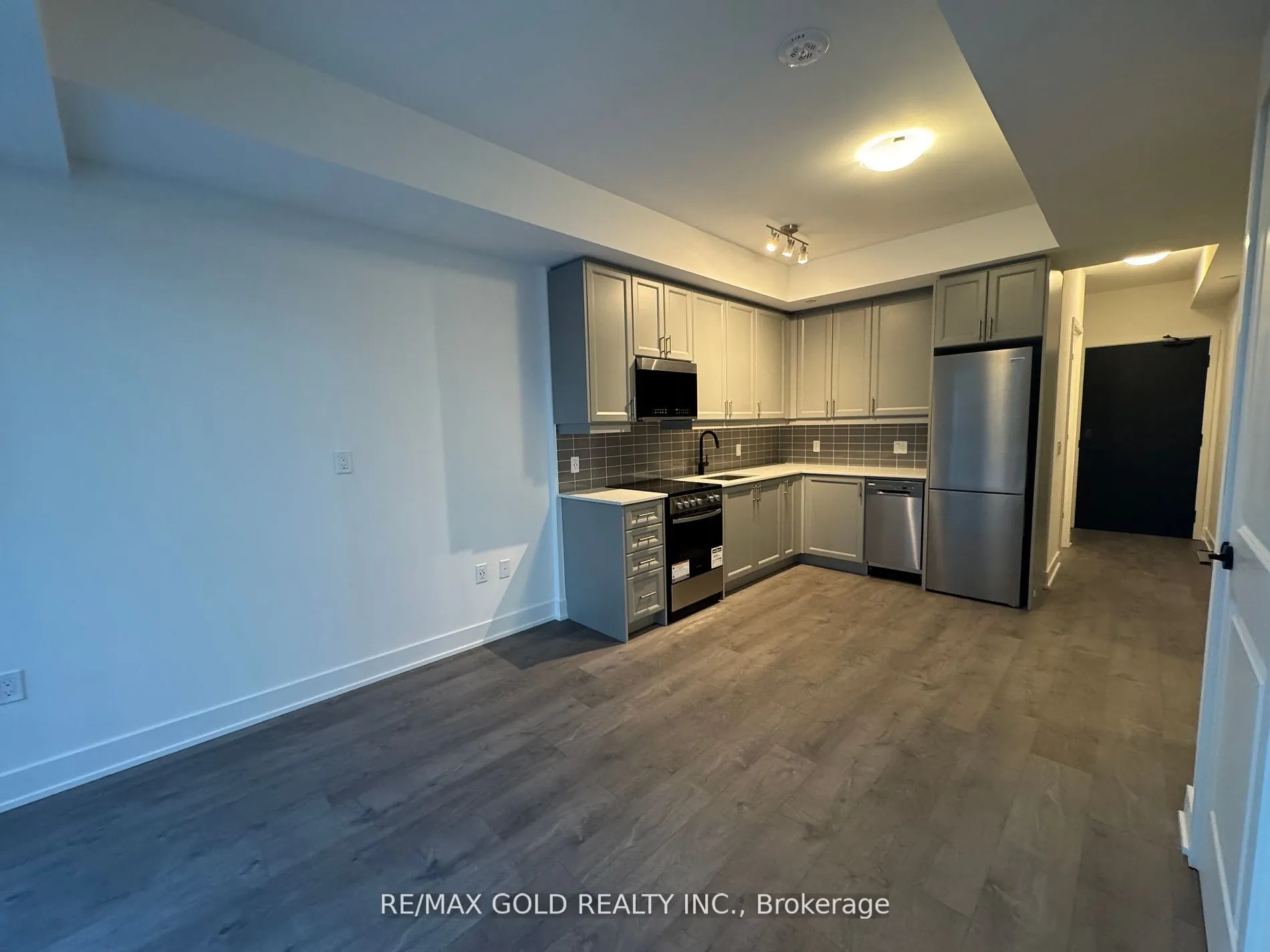 2333 KHALSA Gate E, #226
