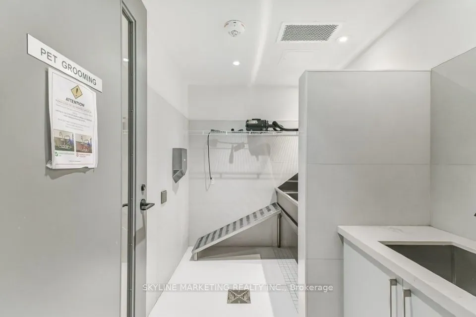 2450 Old Bronte Road, #449