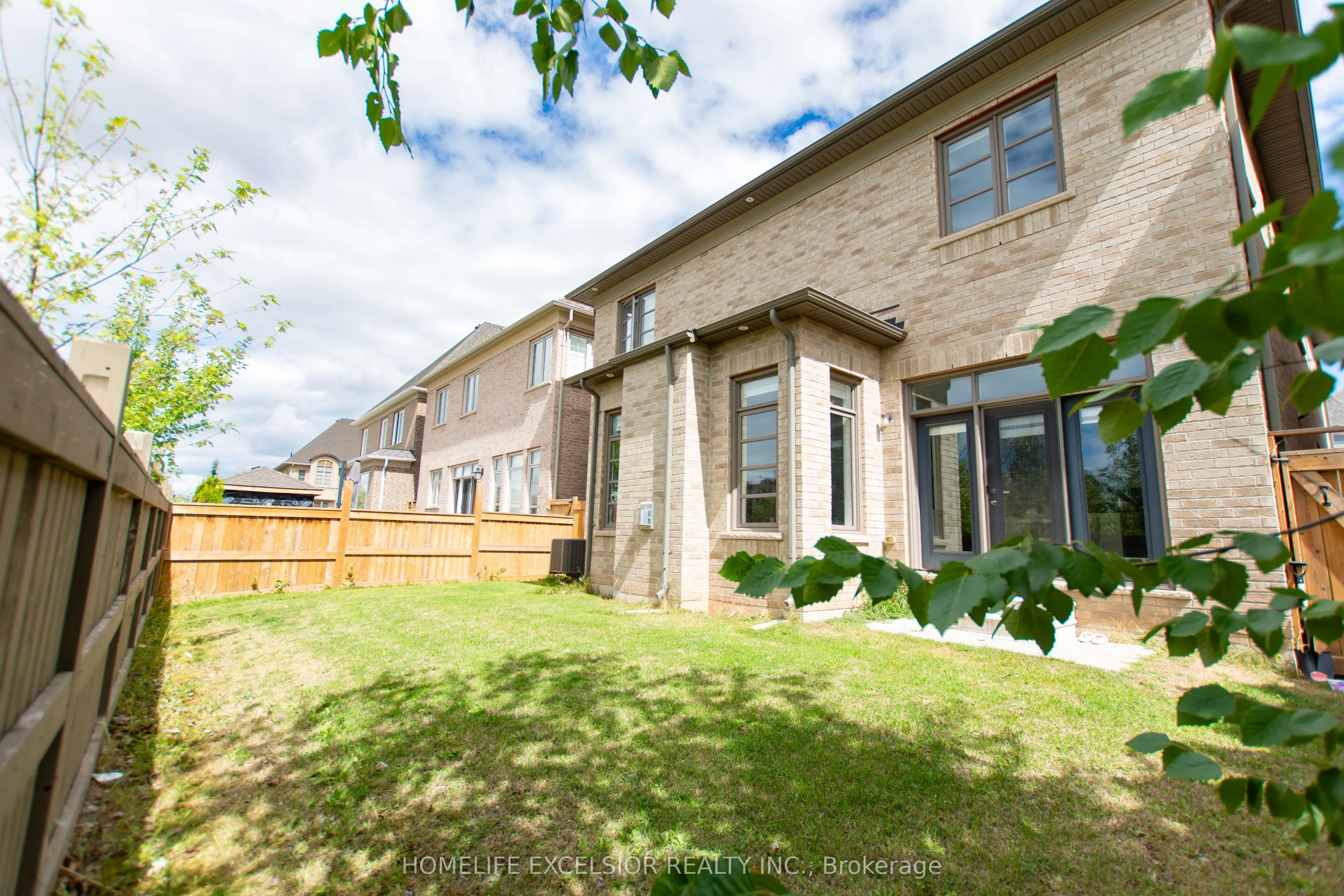 3128 Parsonage Crescent