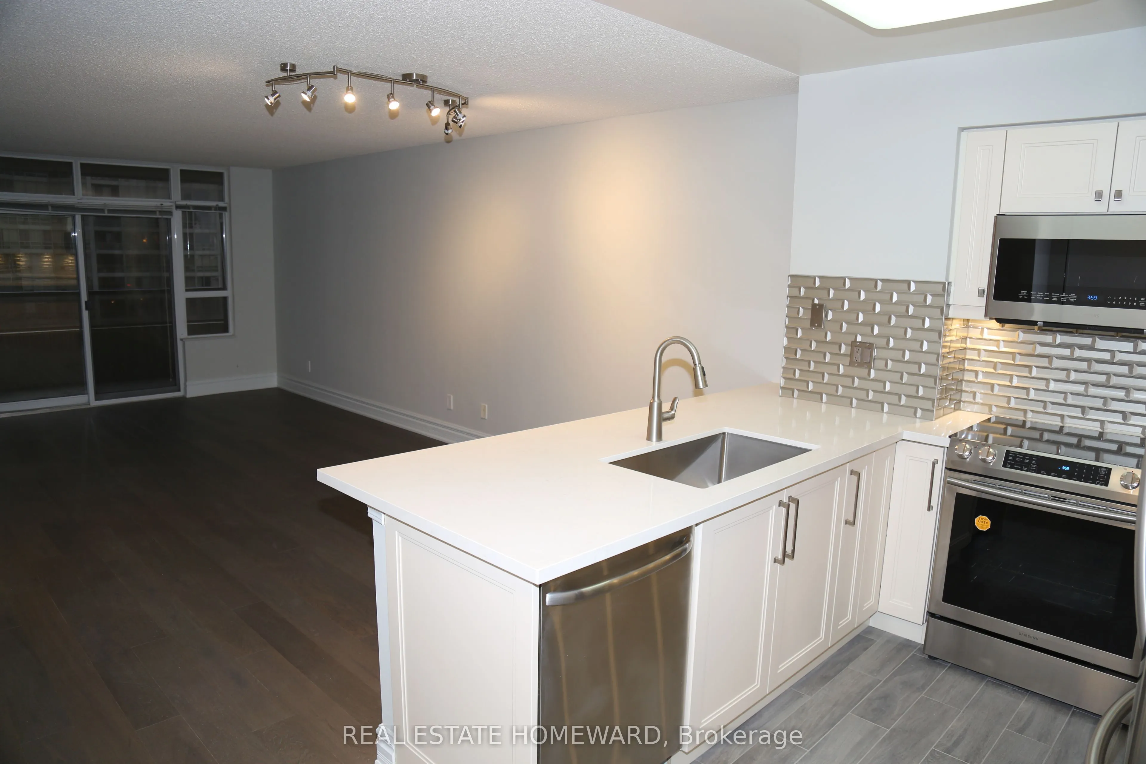 35 Kingsbridge Garden Circle, #713