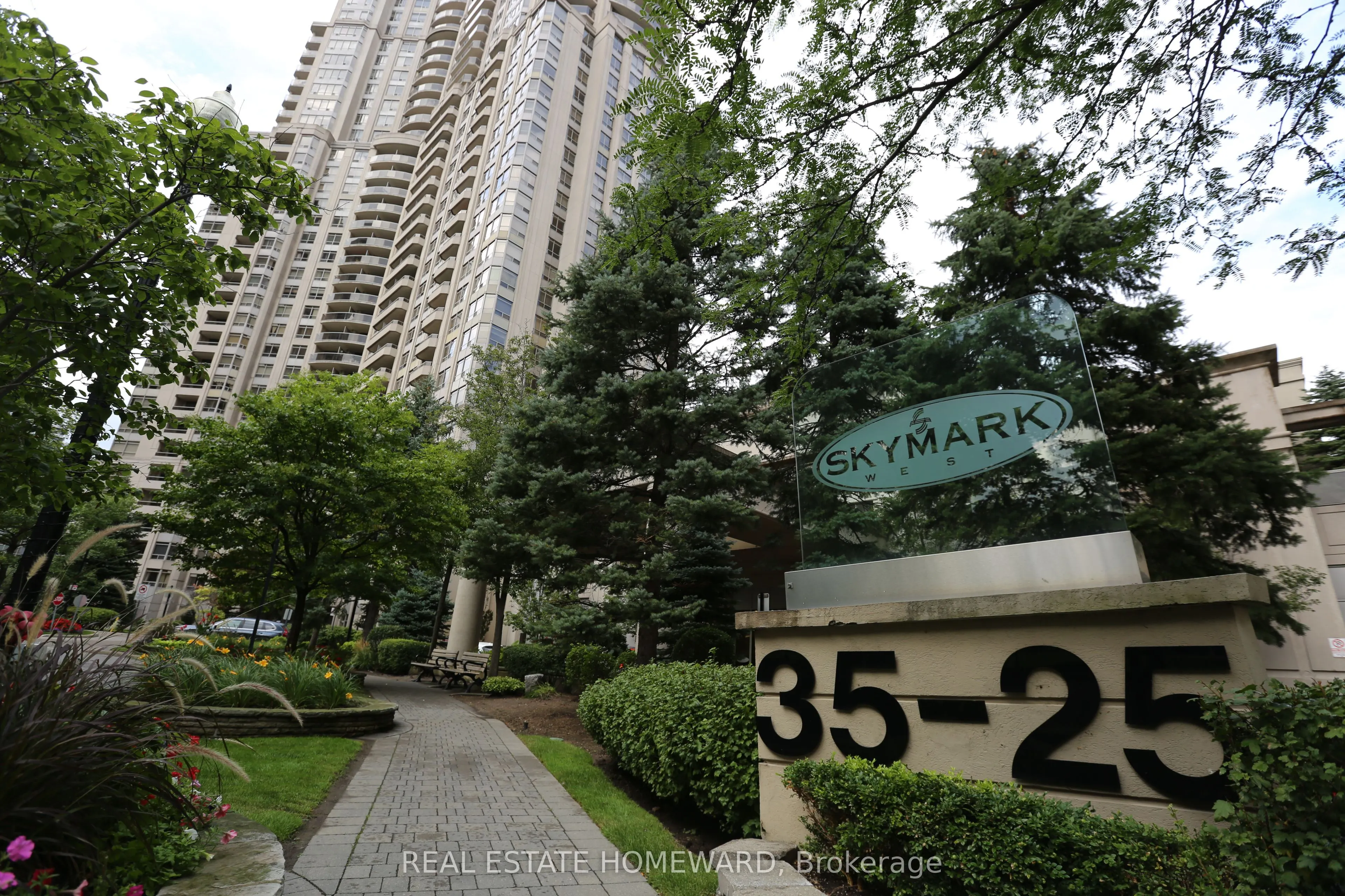 35 Kingsbridge Garden Circle, #713
