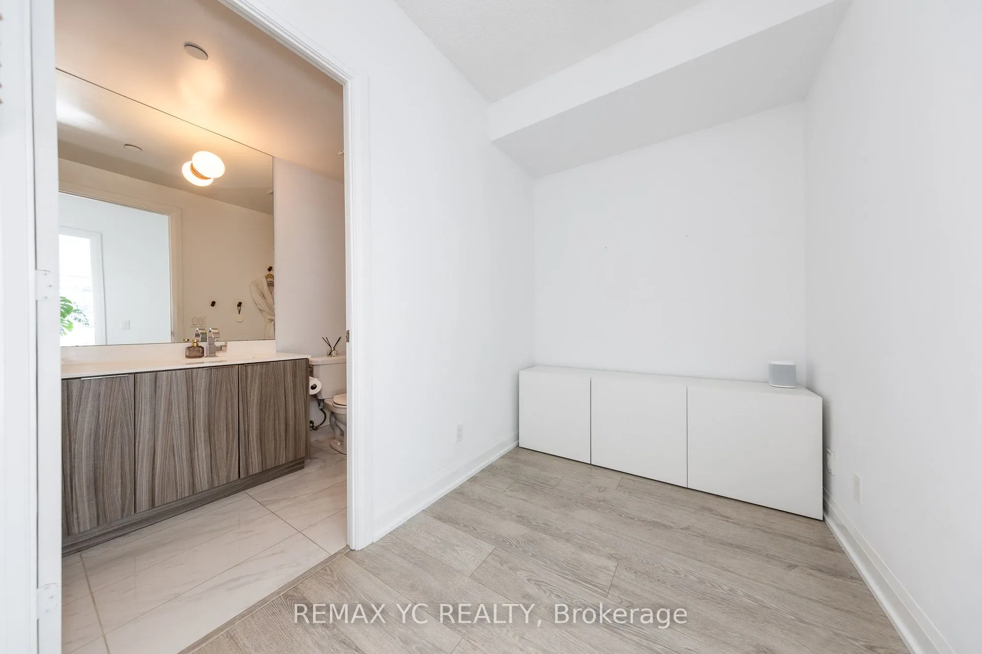 56 Annie Craig Drive, #3904