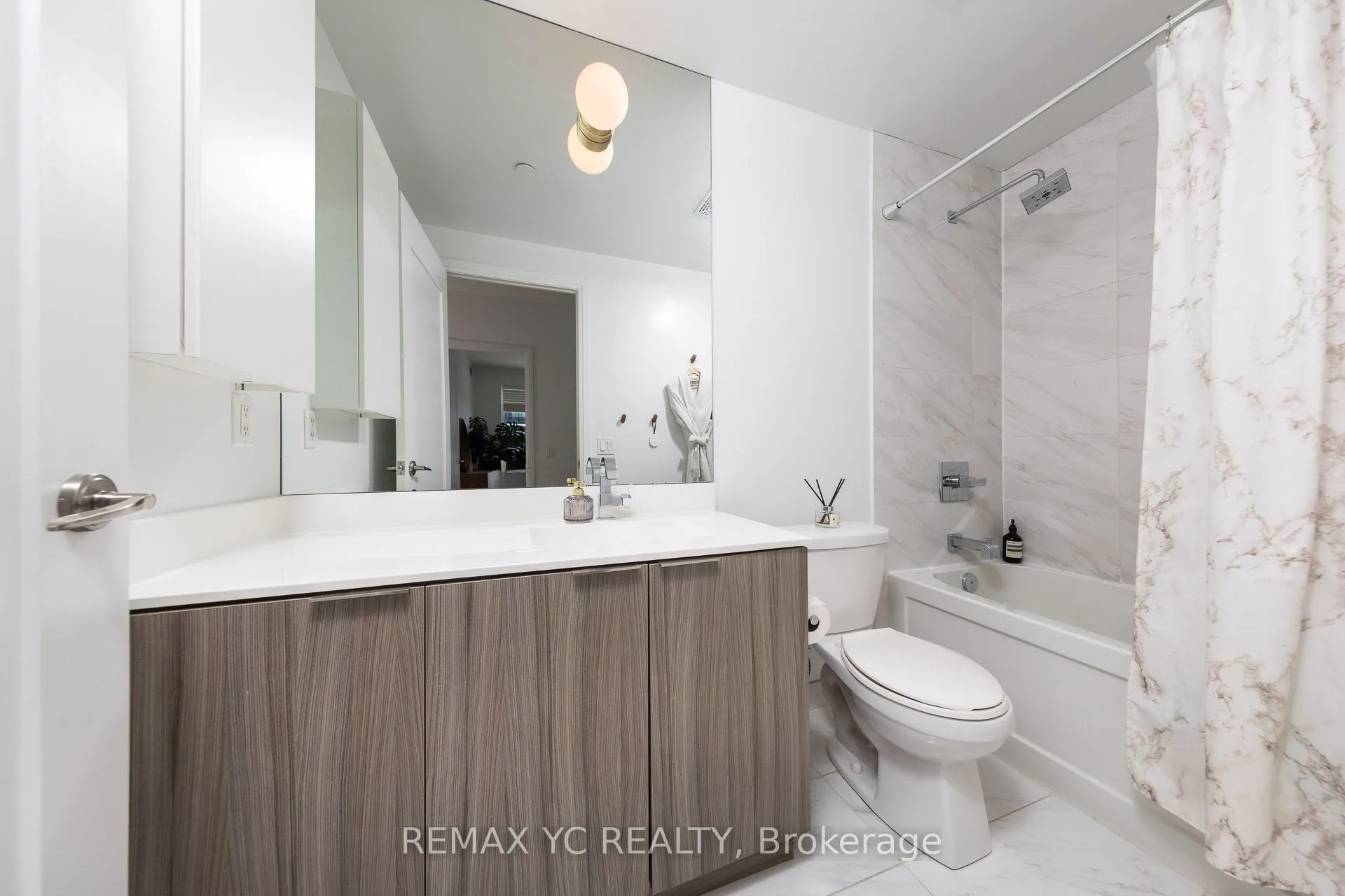 56 Annie Craig Drive, #3904