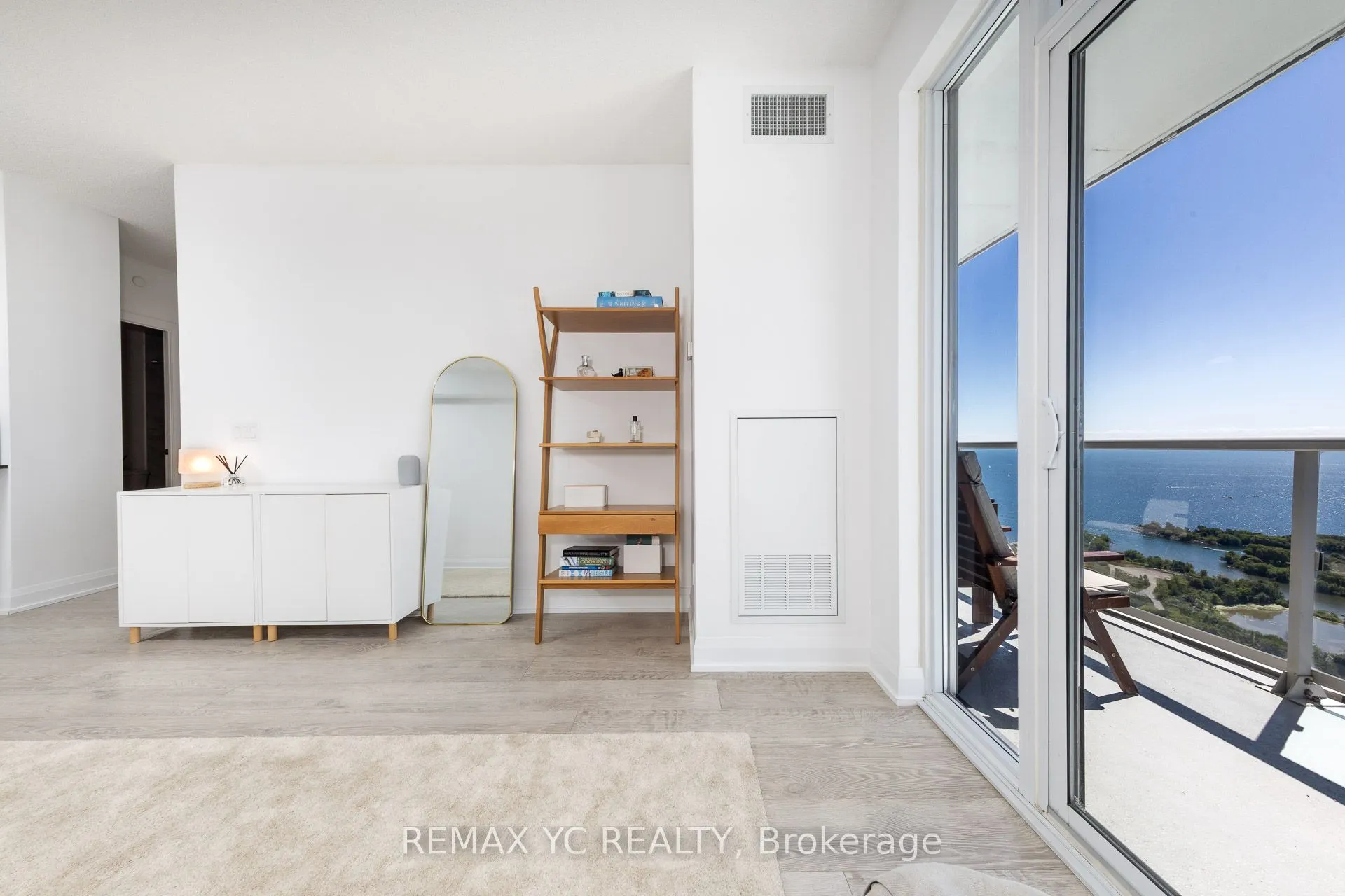 56 Annie Craig Drive, #3904