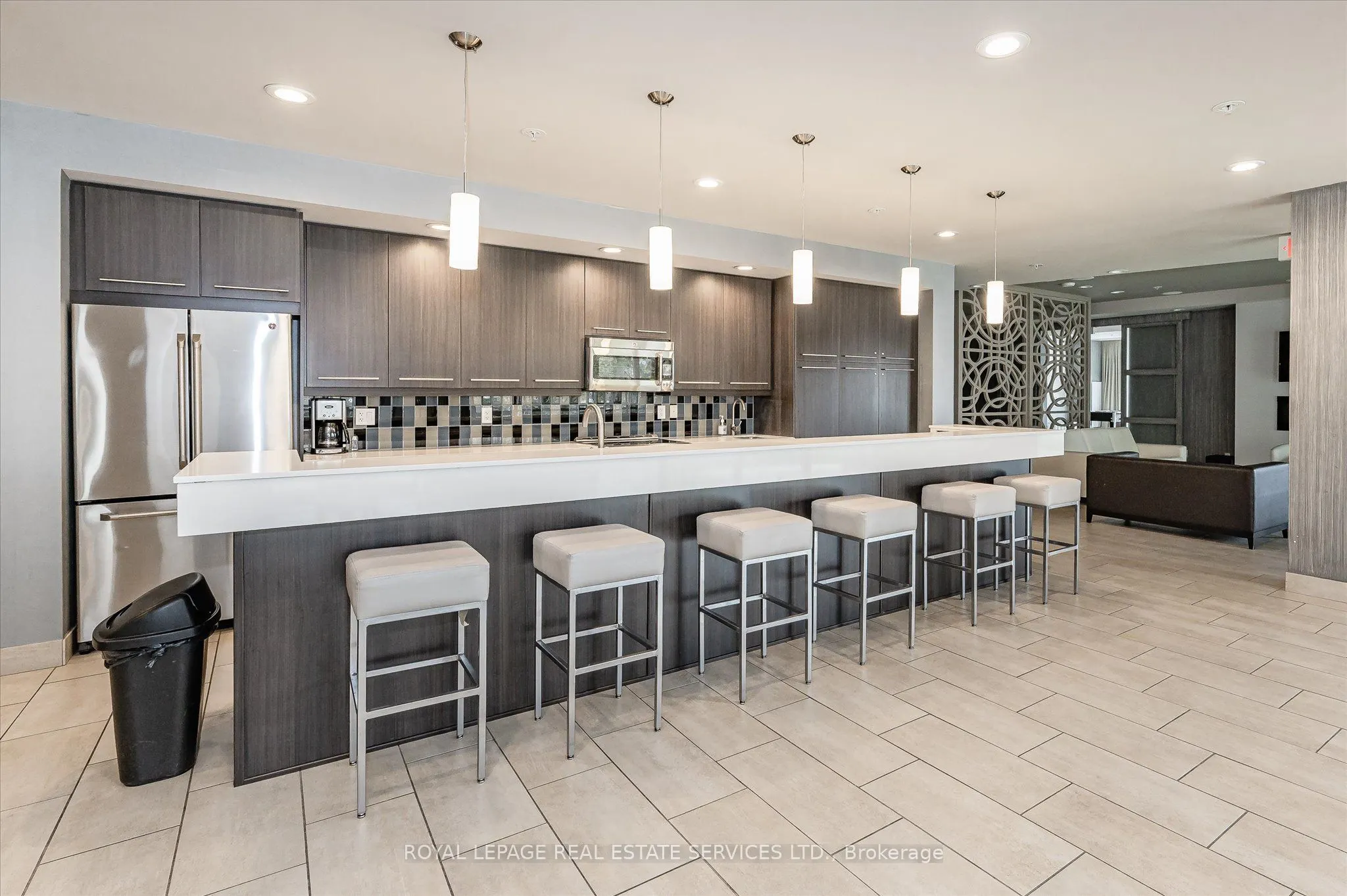 551 Maple Avenue, #615