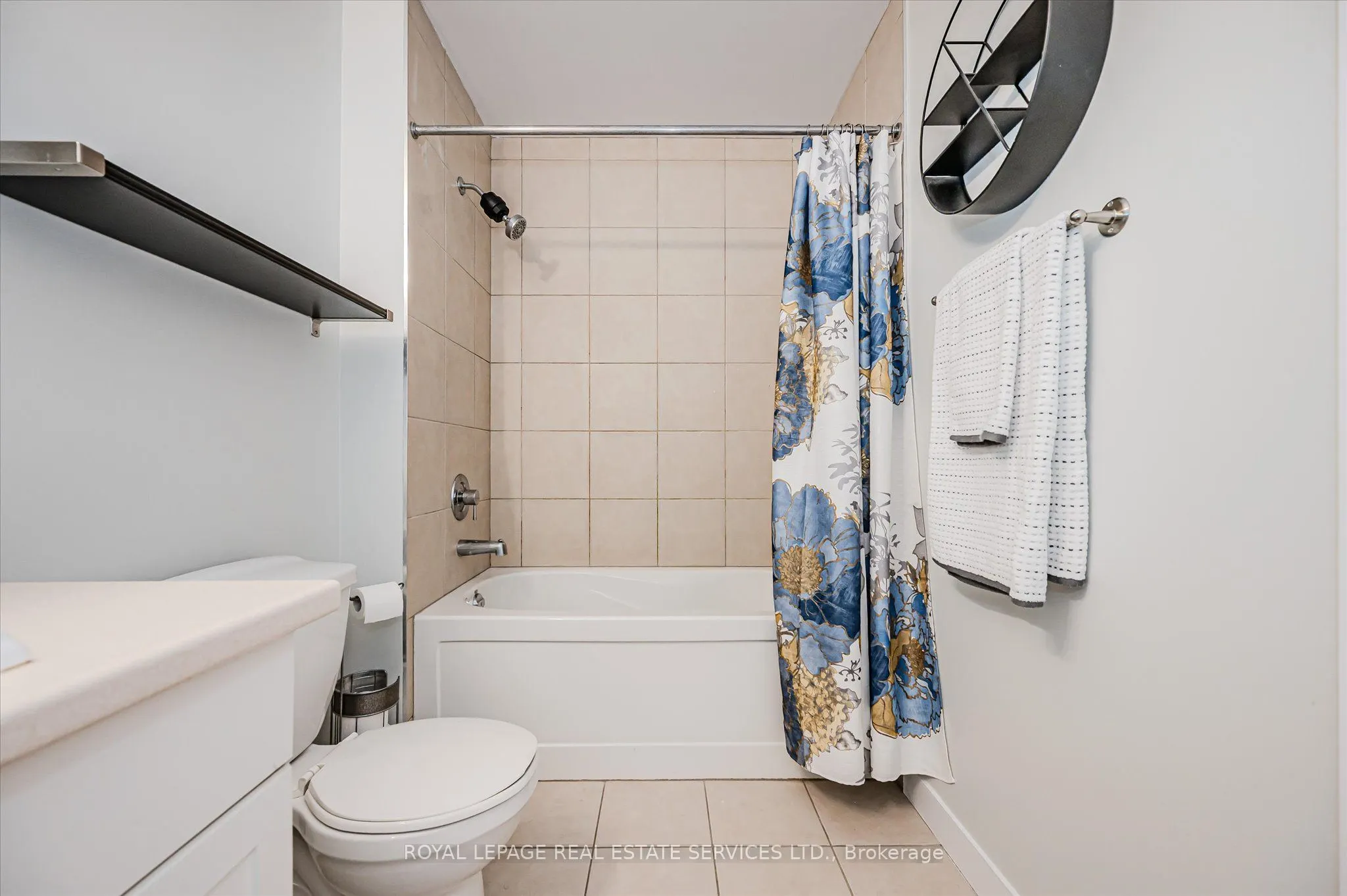 551 Maple Avenue, #615