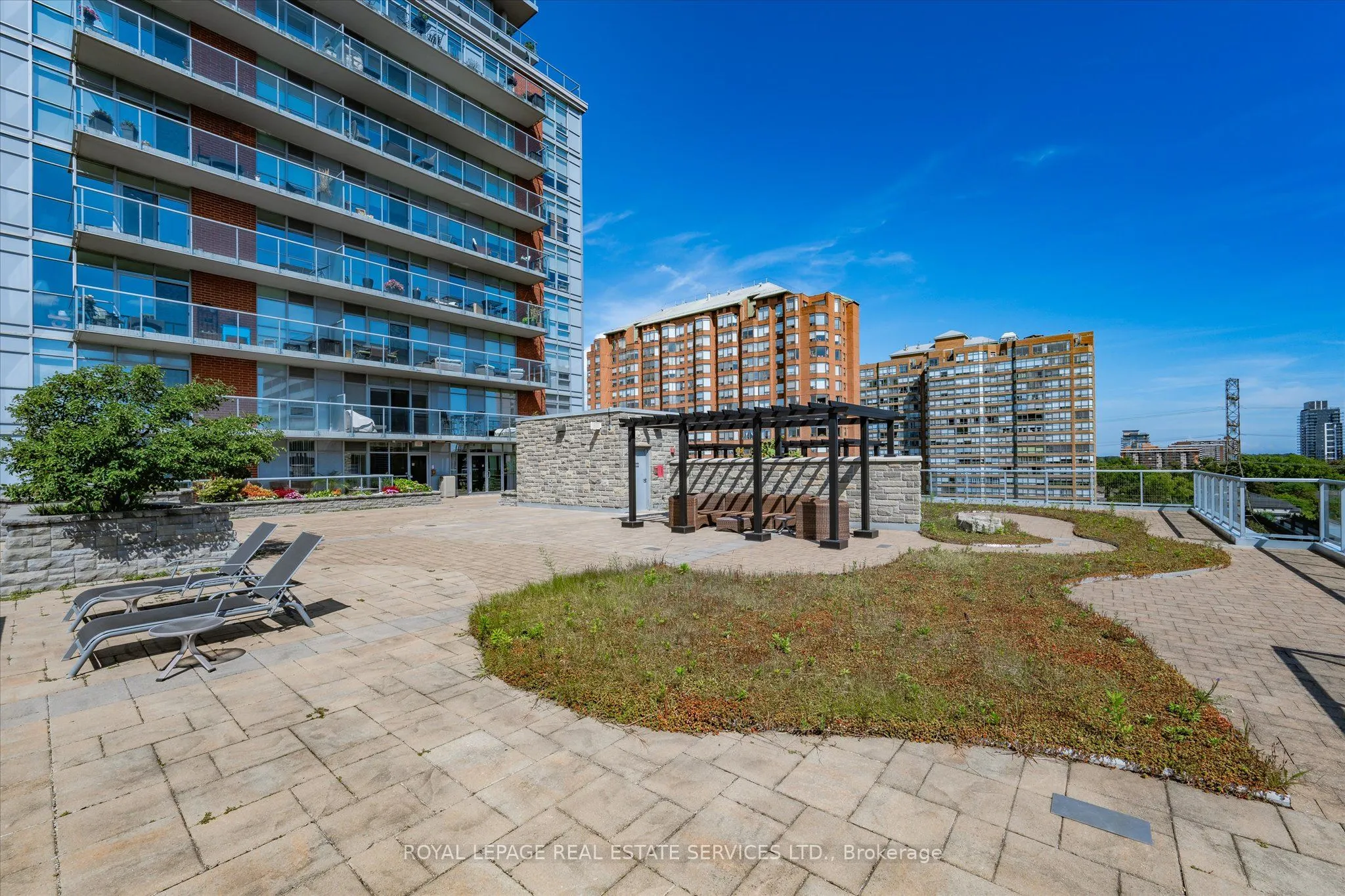 551 Maple Avenue, #615