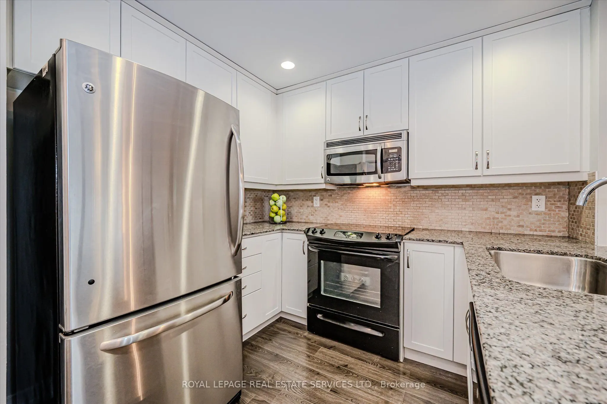 551 Maple Avenue, #615