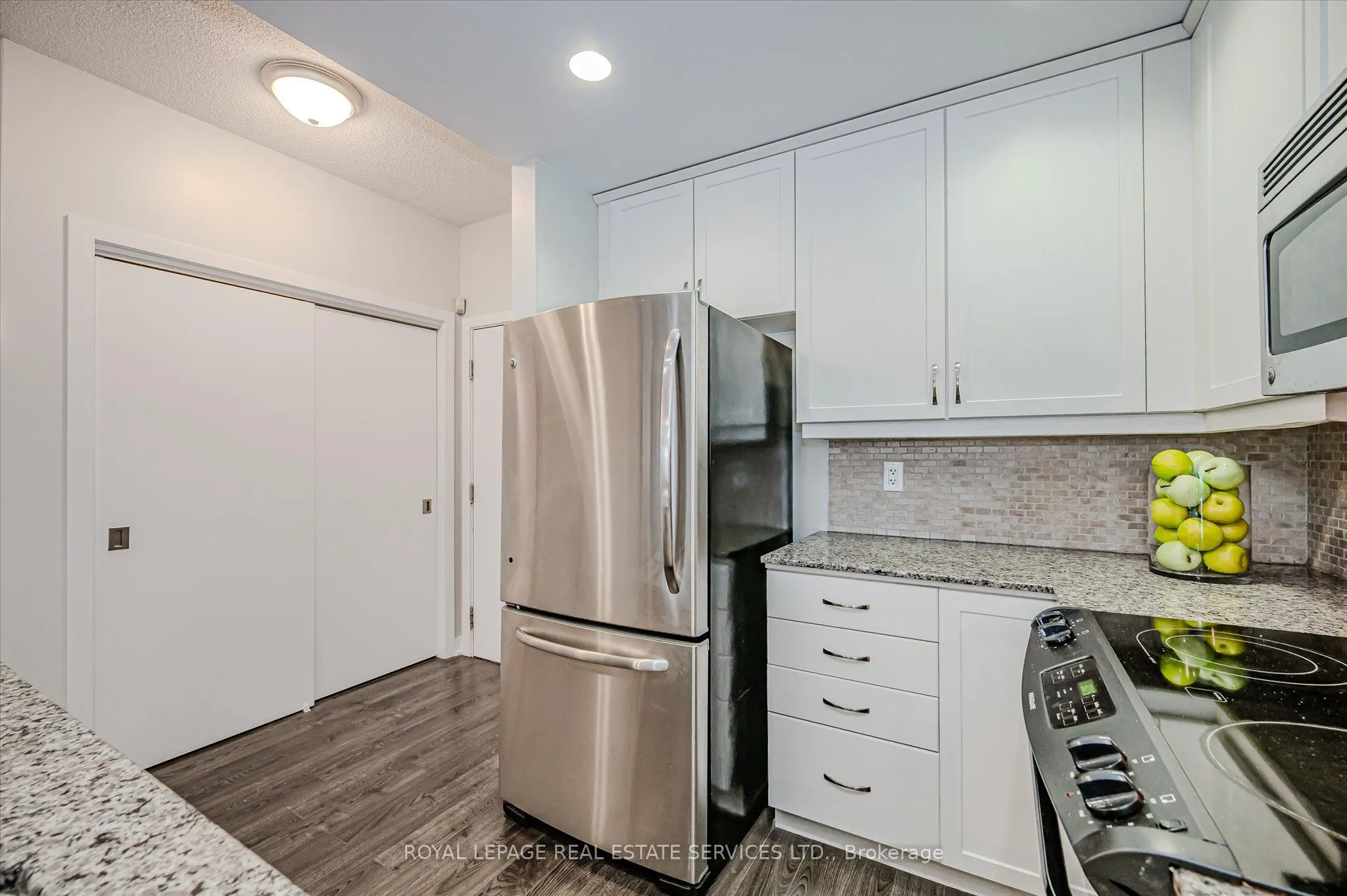 551 Maple Avenue, #615