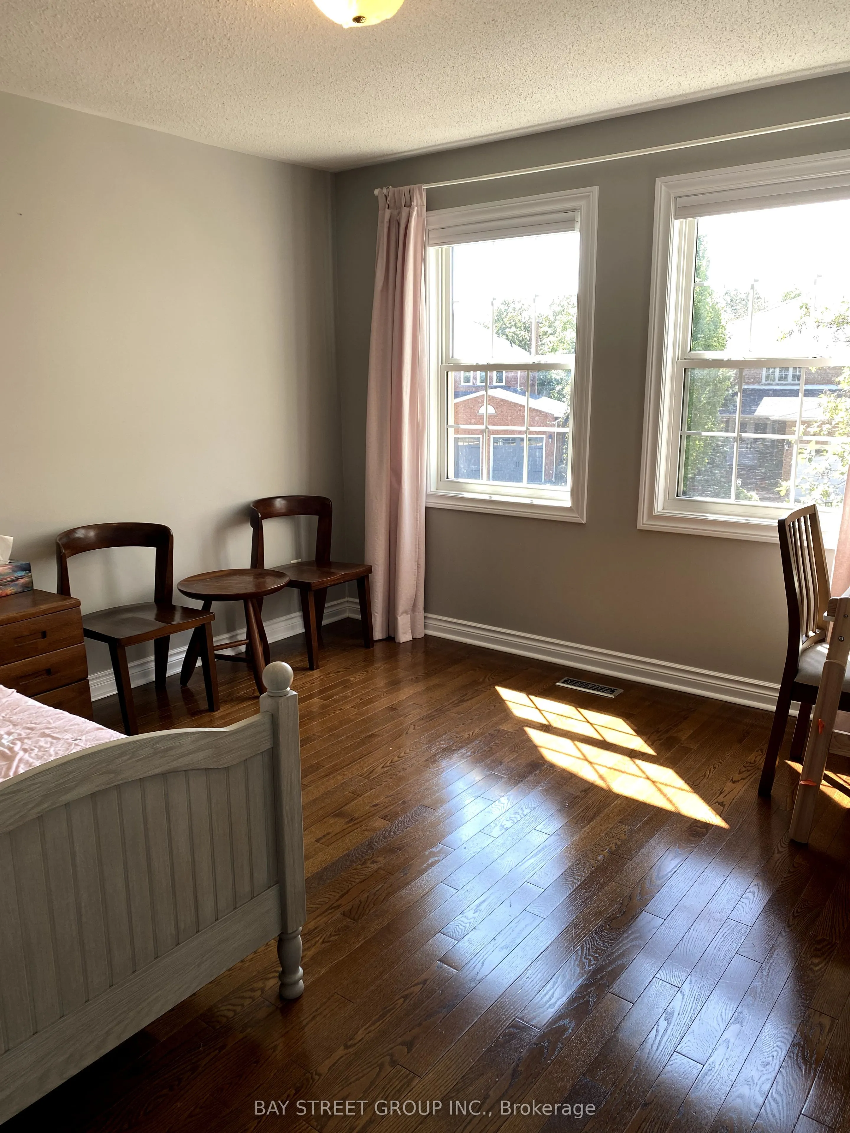 1322 Roseberry Crescent