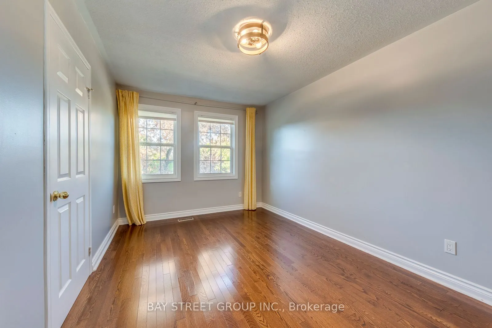 1322 Roseberry Crescent