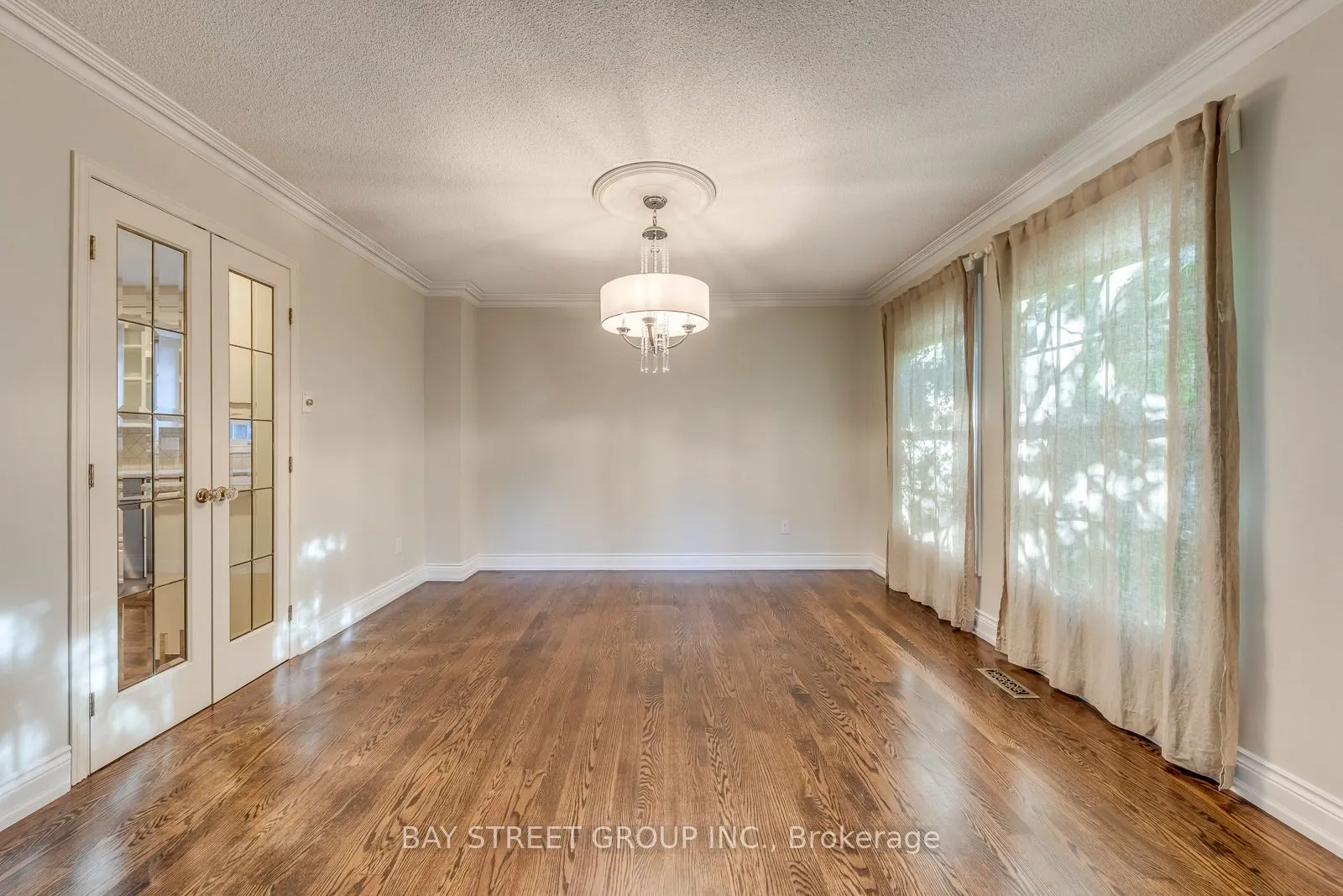 1322 Roseberry Crescent