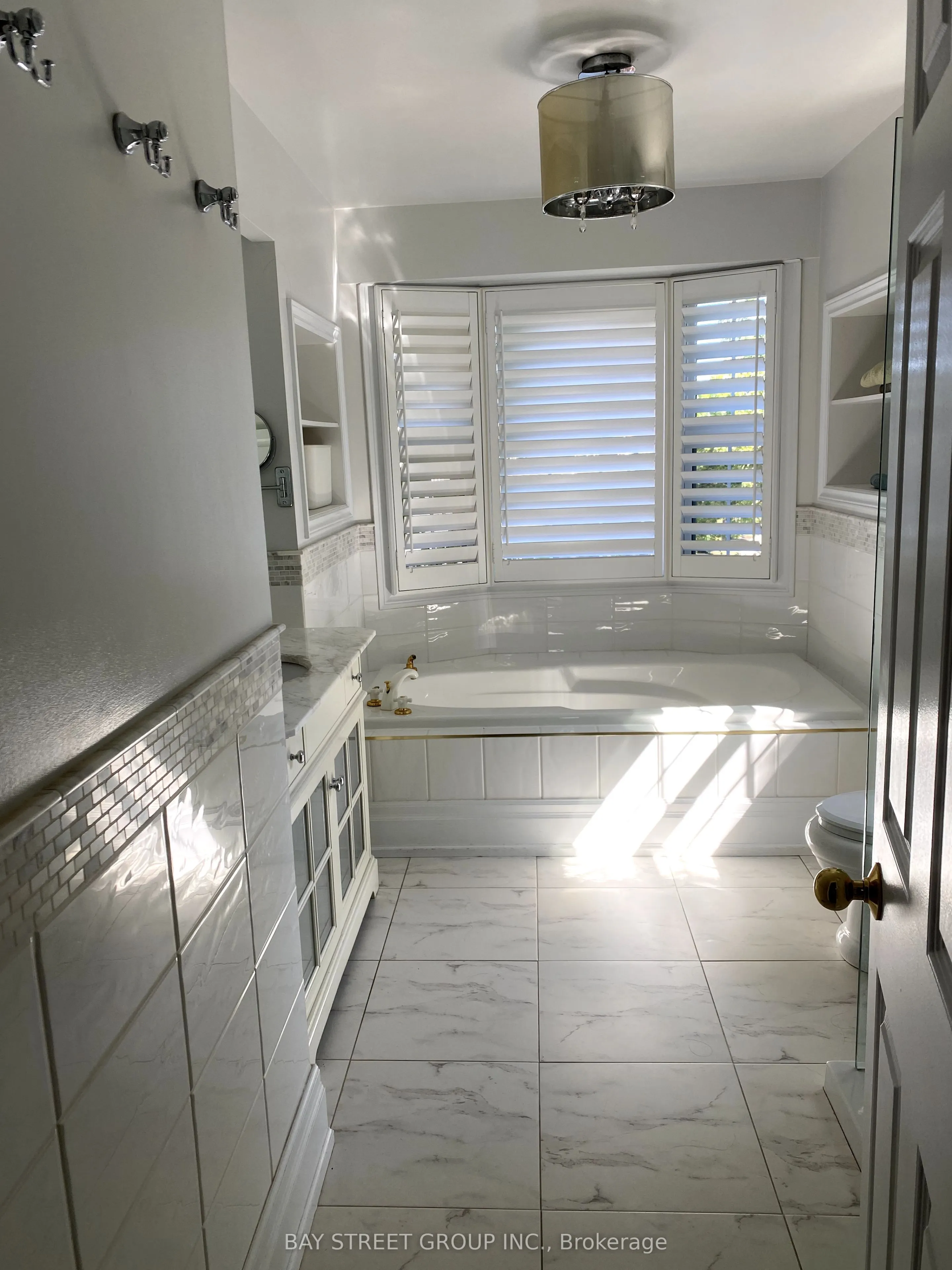 1322 Roseberry Crescent
