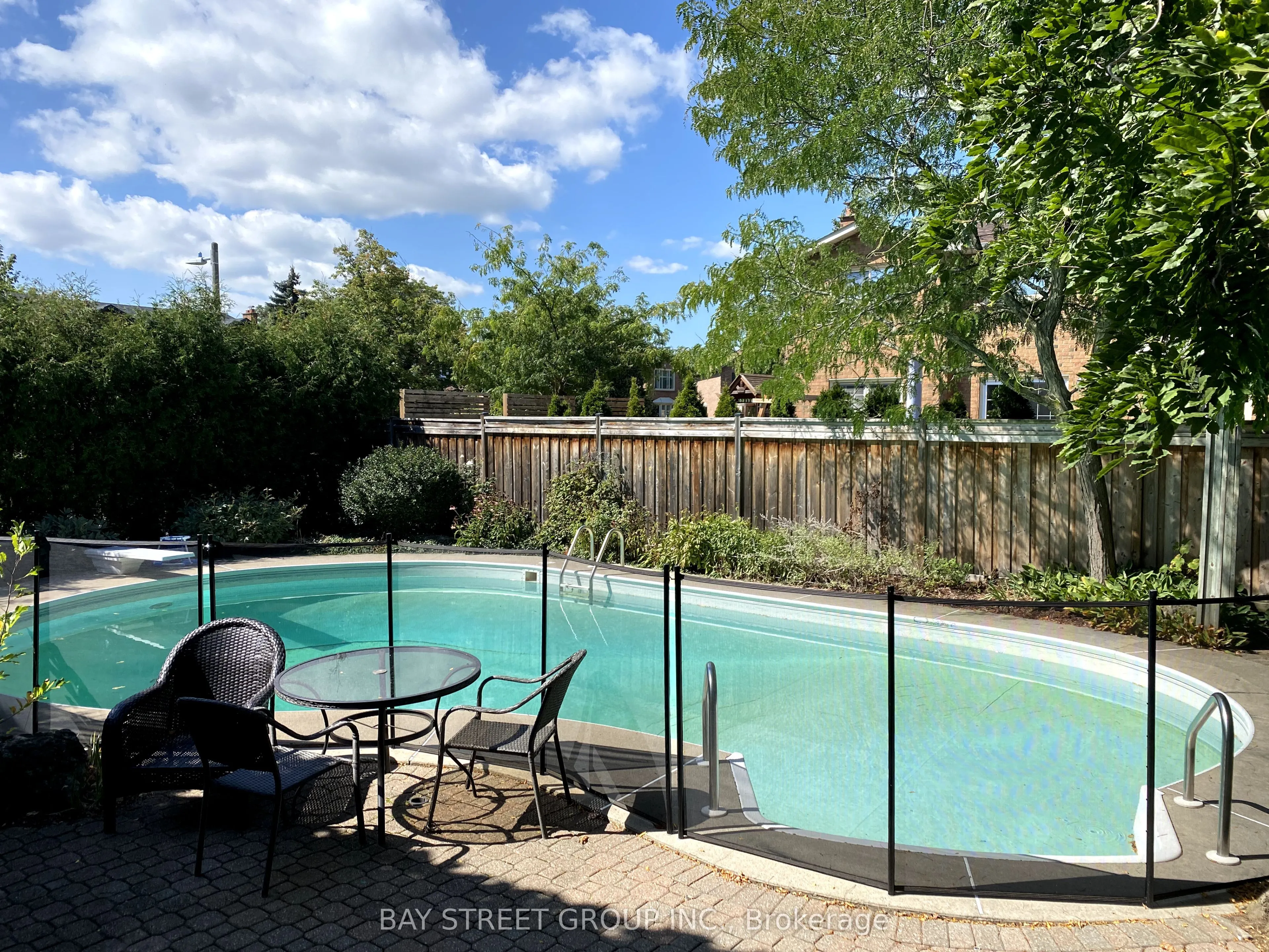 1322 Roseberry Crescent