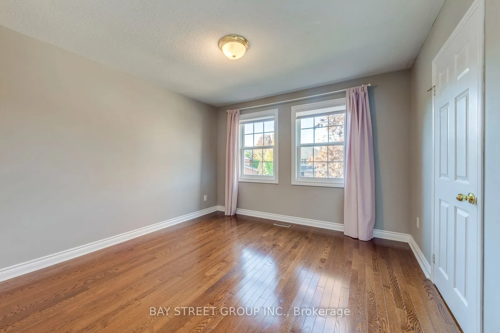 1322 Roseberry Crescent