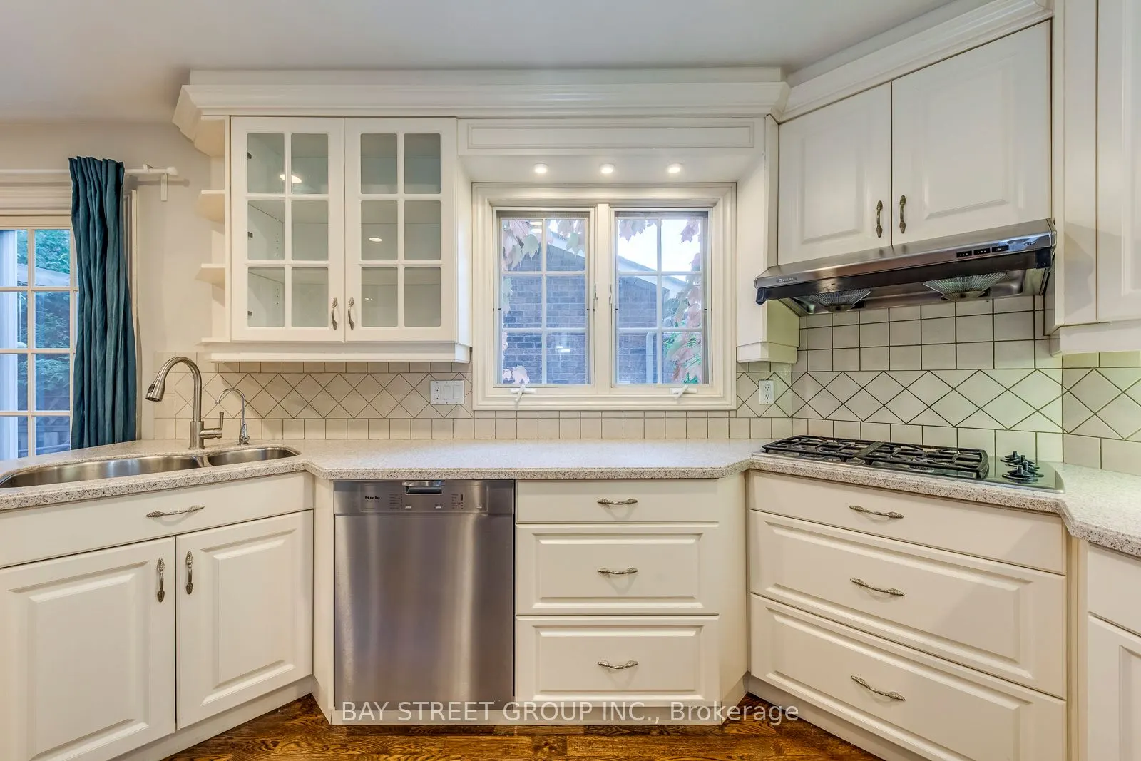 1322 Roseberry Crescent