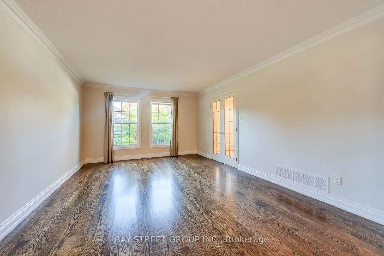 1322 Roseberry Crescent