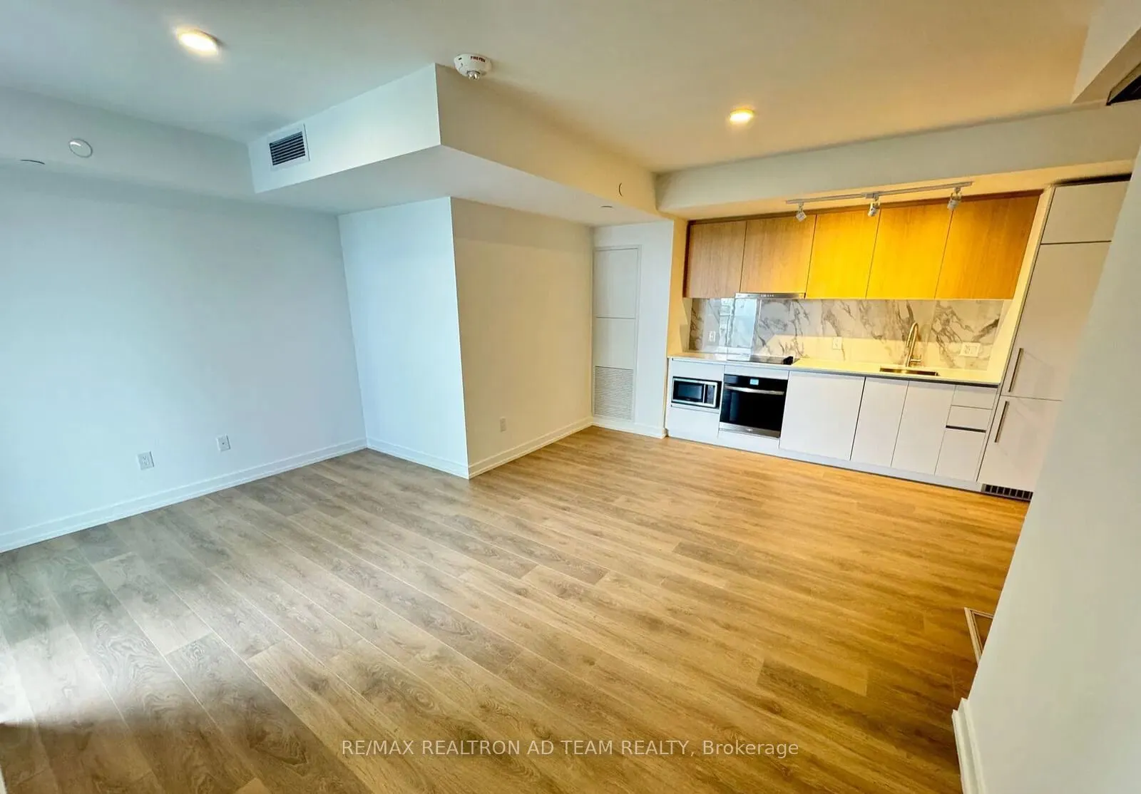 1100 Sheppard Avenue W, #1033