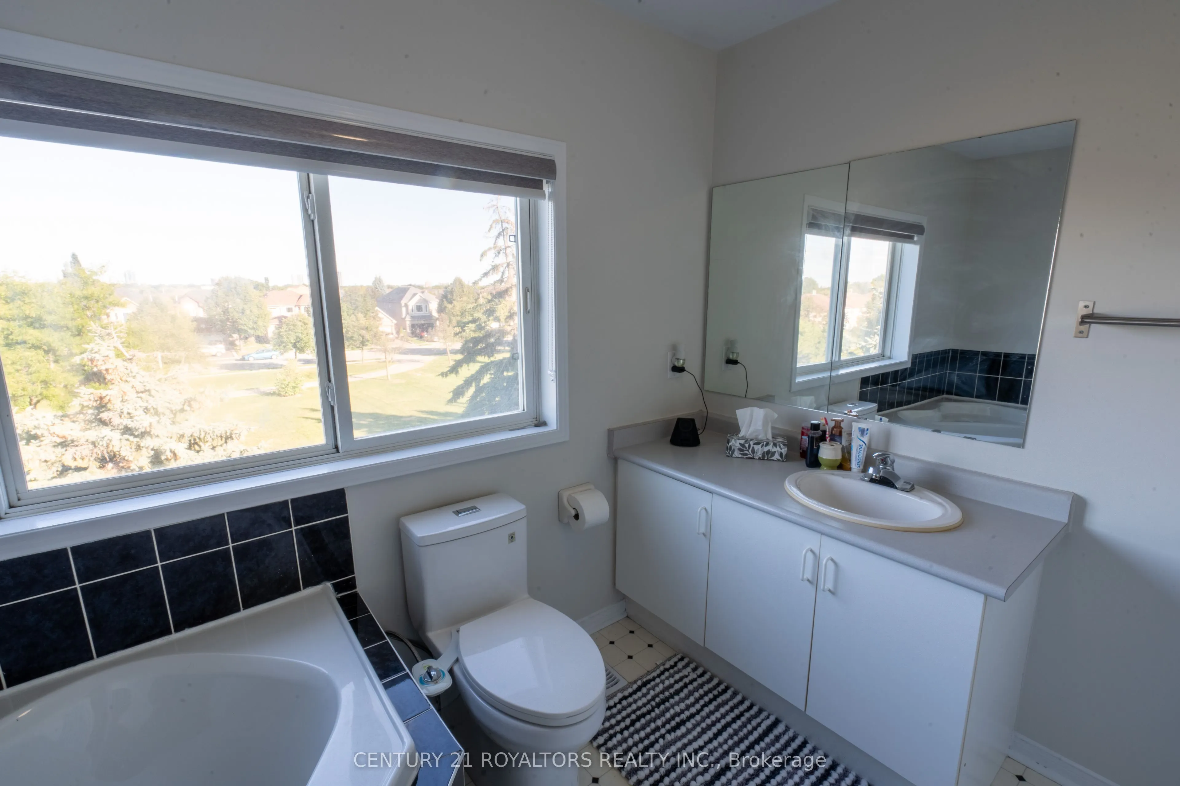 28 Spadina Road, #28