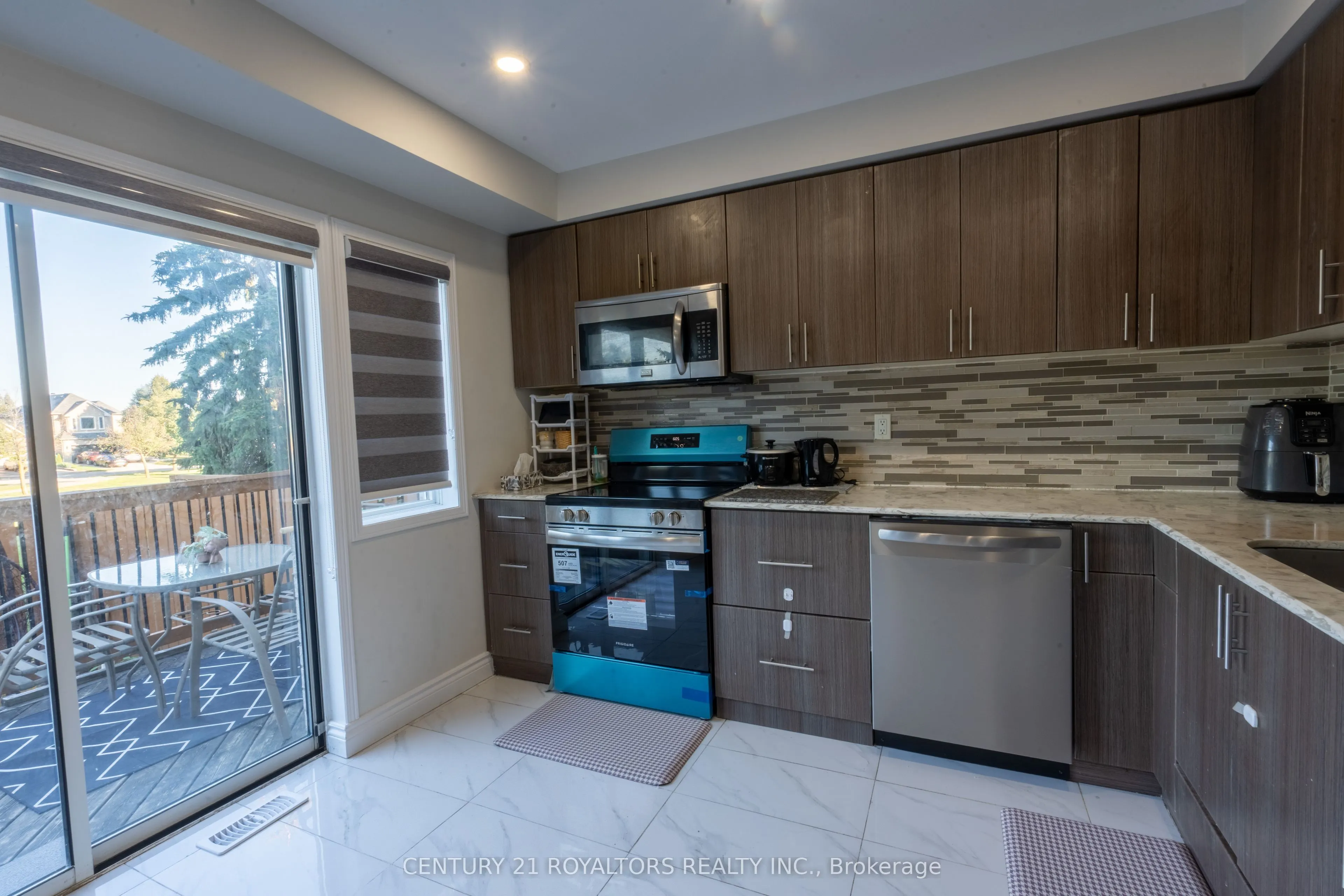 28 Spadina Road, #28