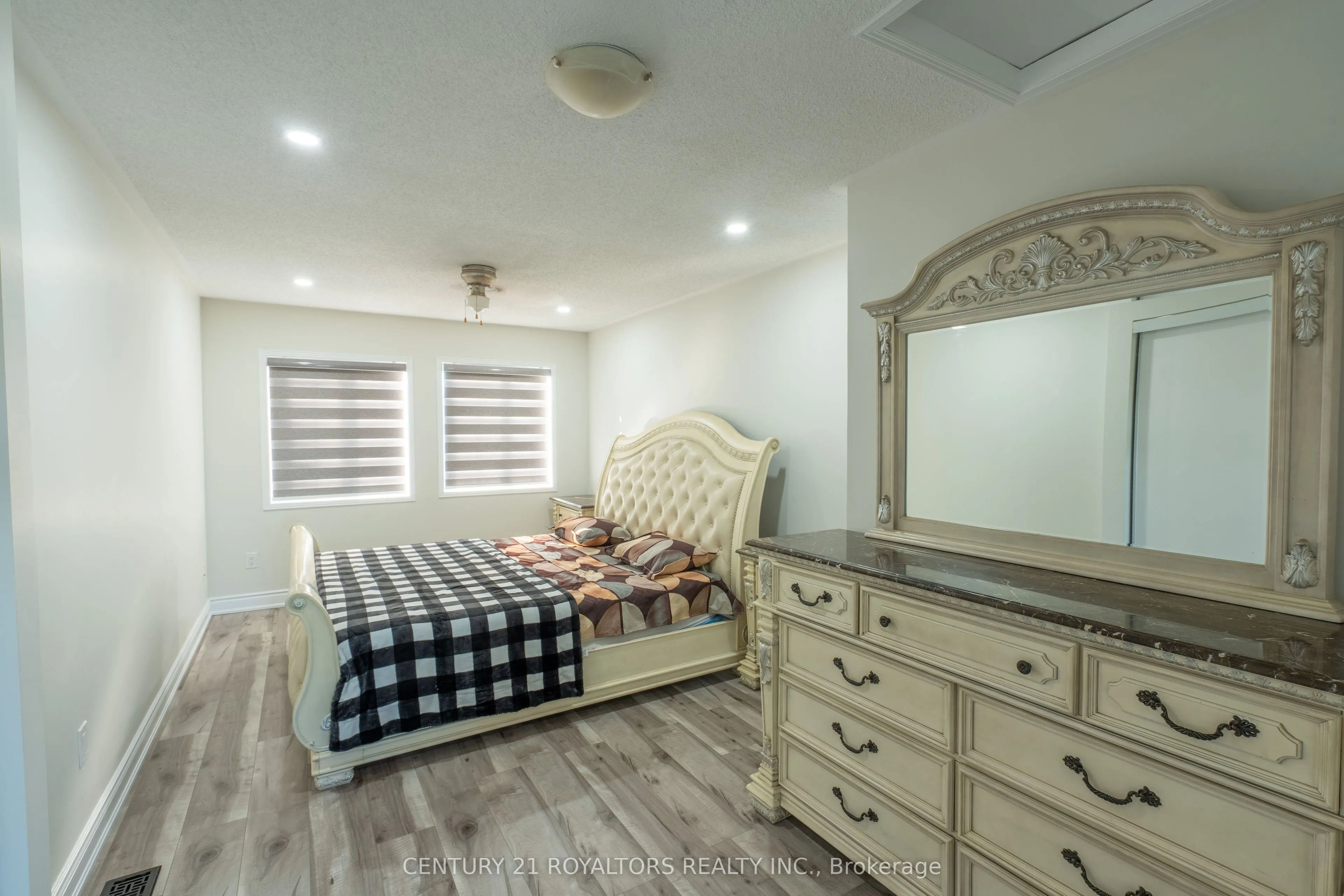 28 Spadina Road, #28