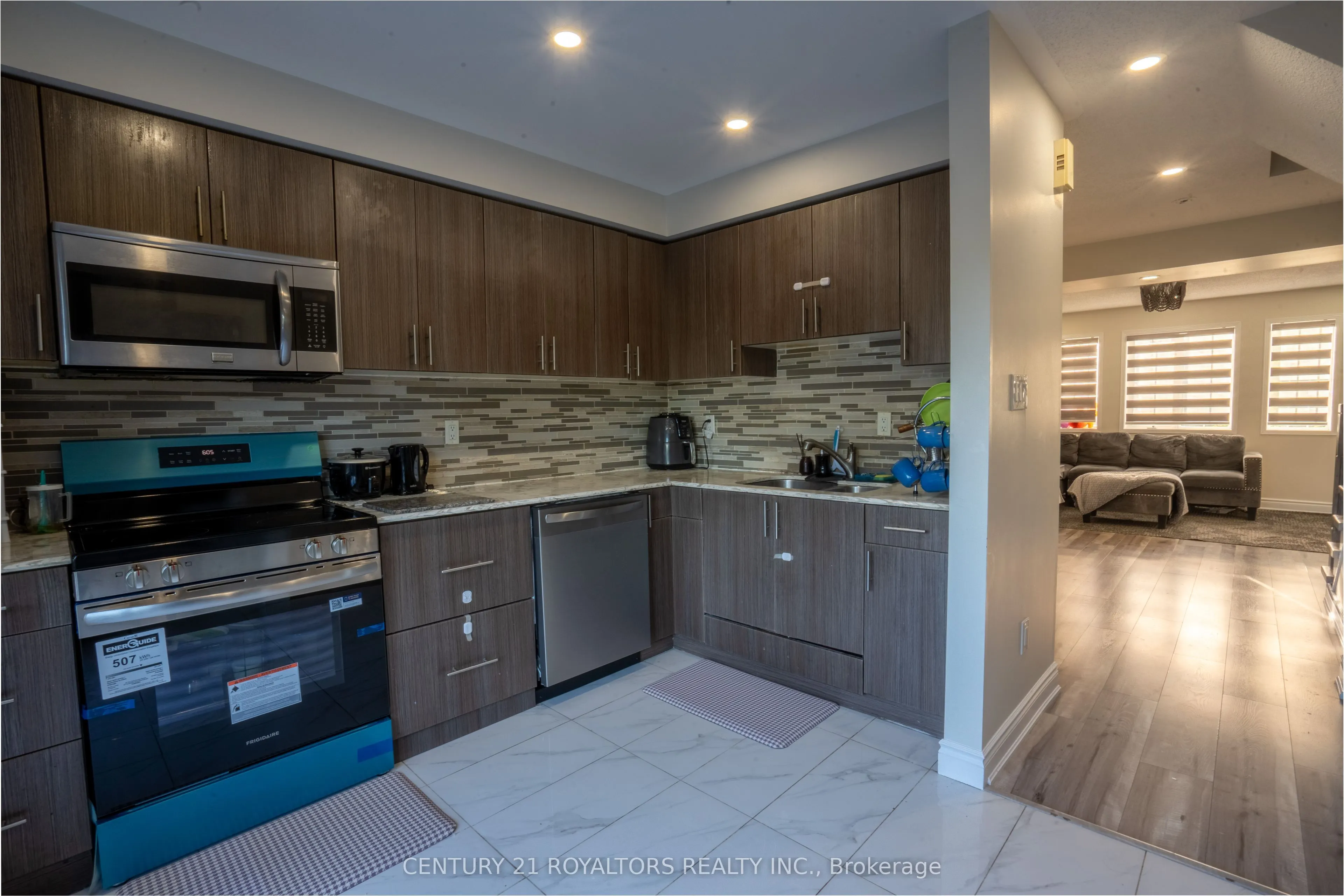 28 Spadina Road, #28