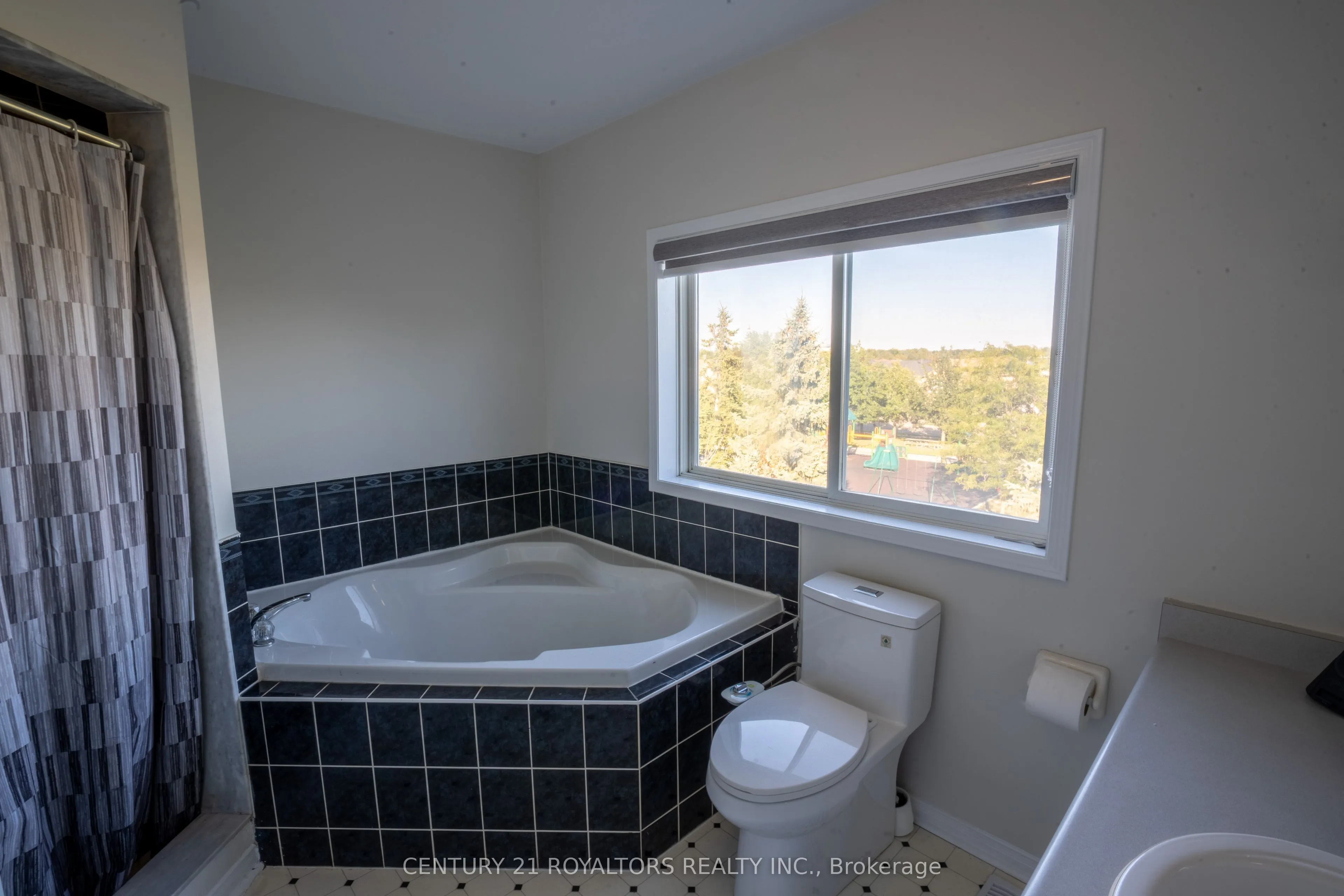 28 Spadina Road, #28