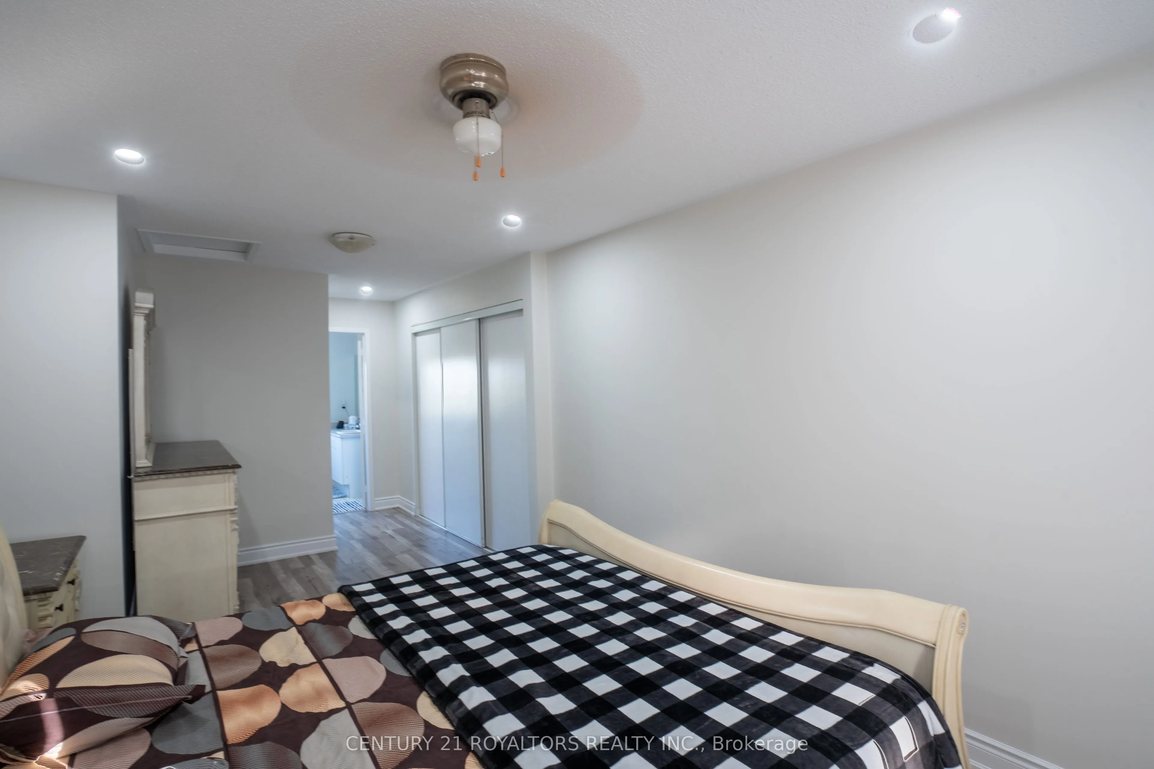 28 Spadina Road, #28
