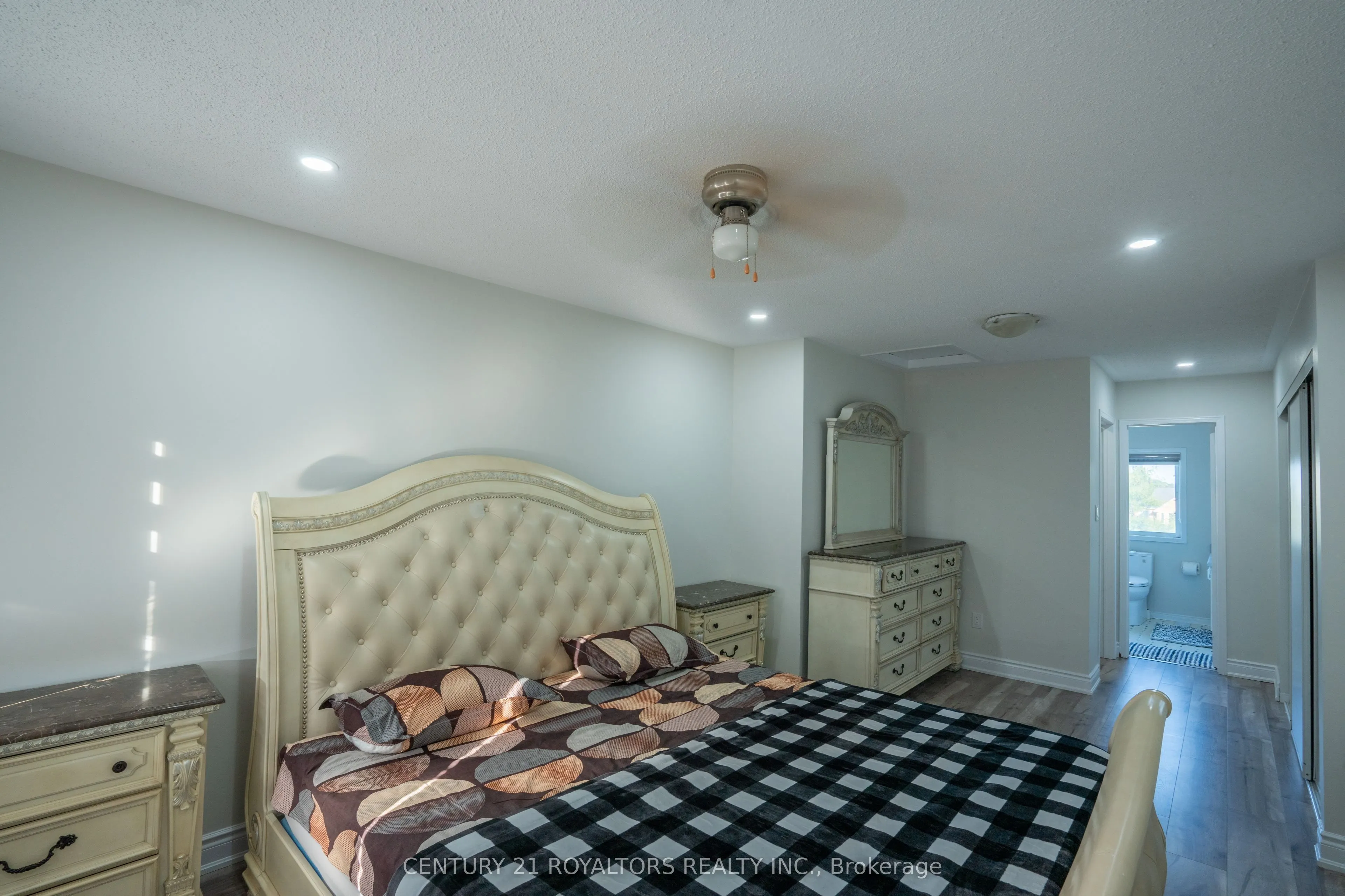 28 Spadina Road, #28