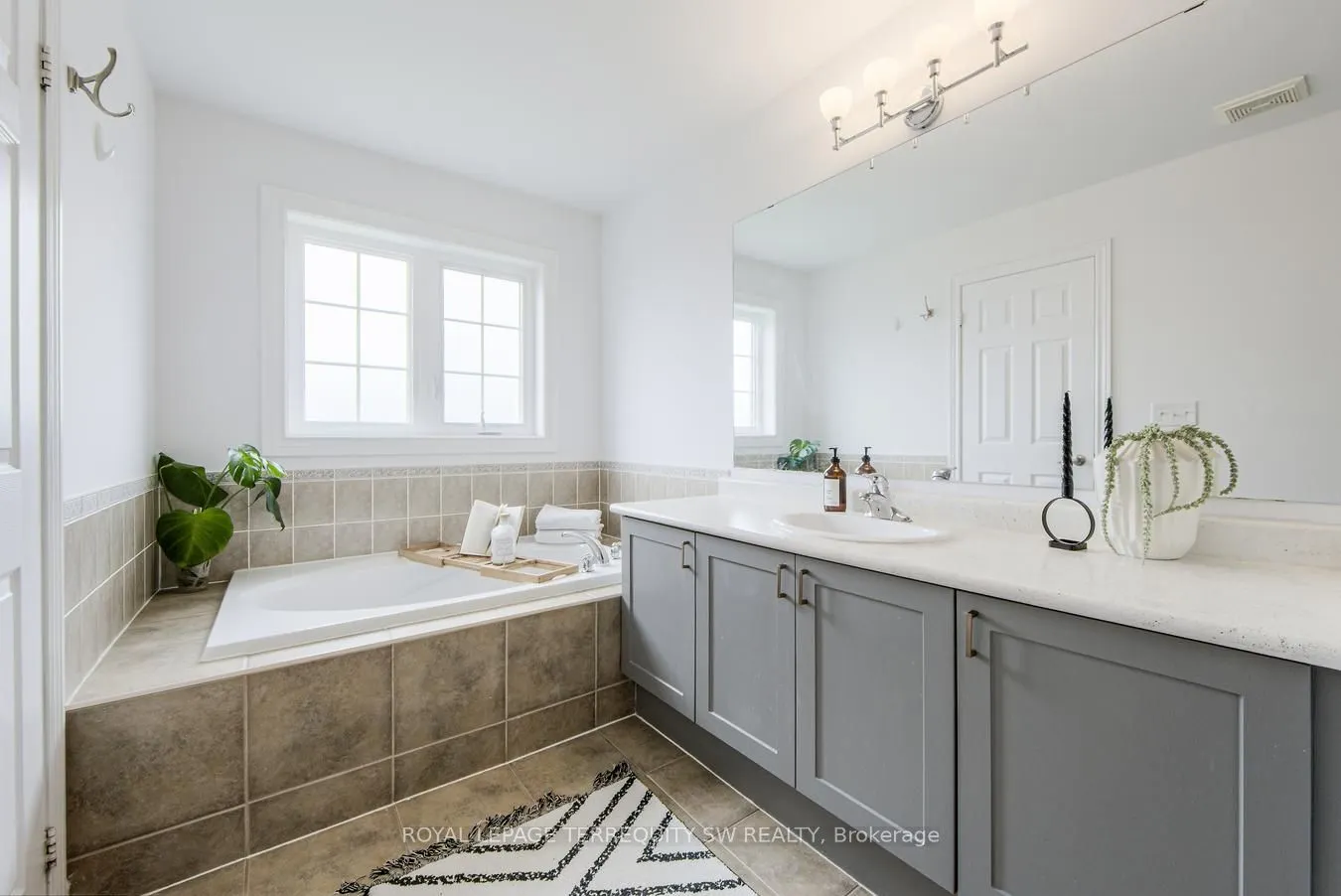 3895 Eglinton Avenue W