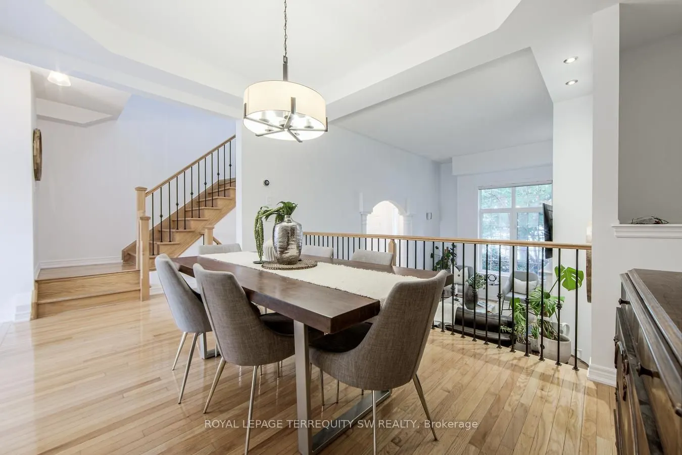 3895 Eglinton Avenue W