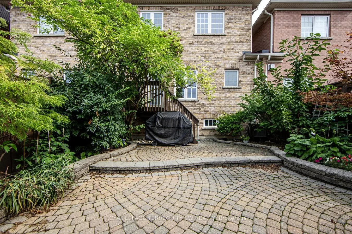 3895 Eglinton Avenue W