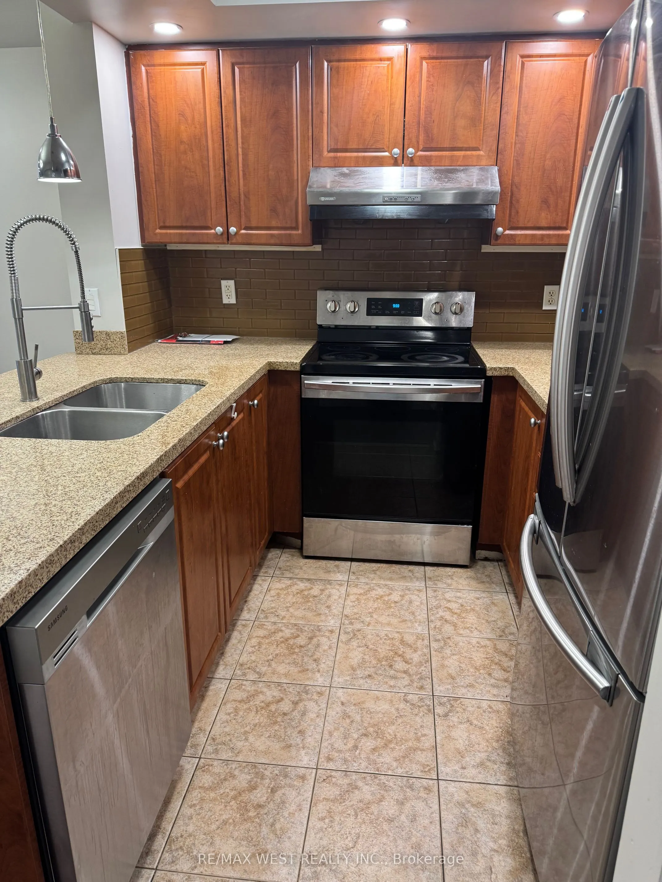 3035 Finch Avenue W, #2013