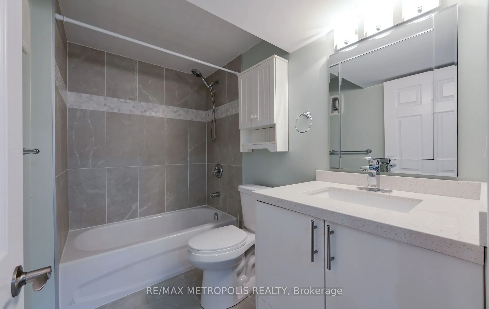 2699 Sherhill Drive, #Lower