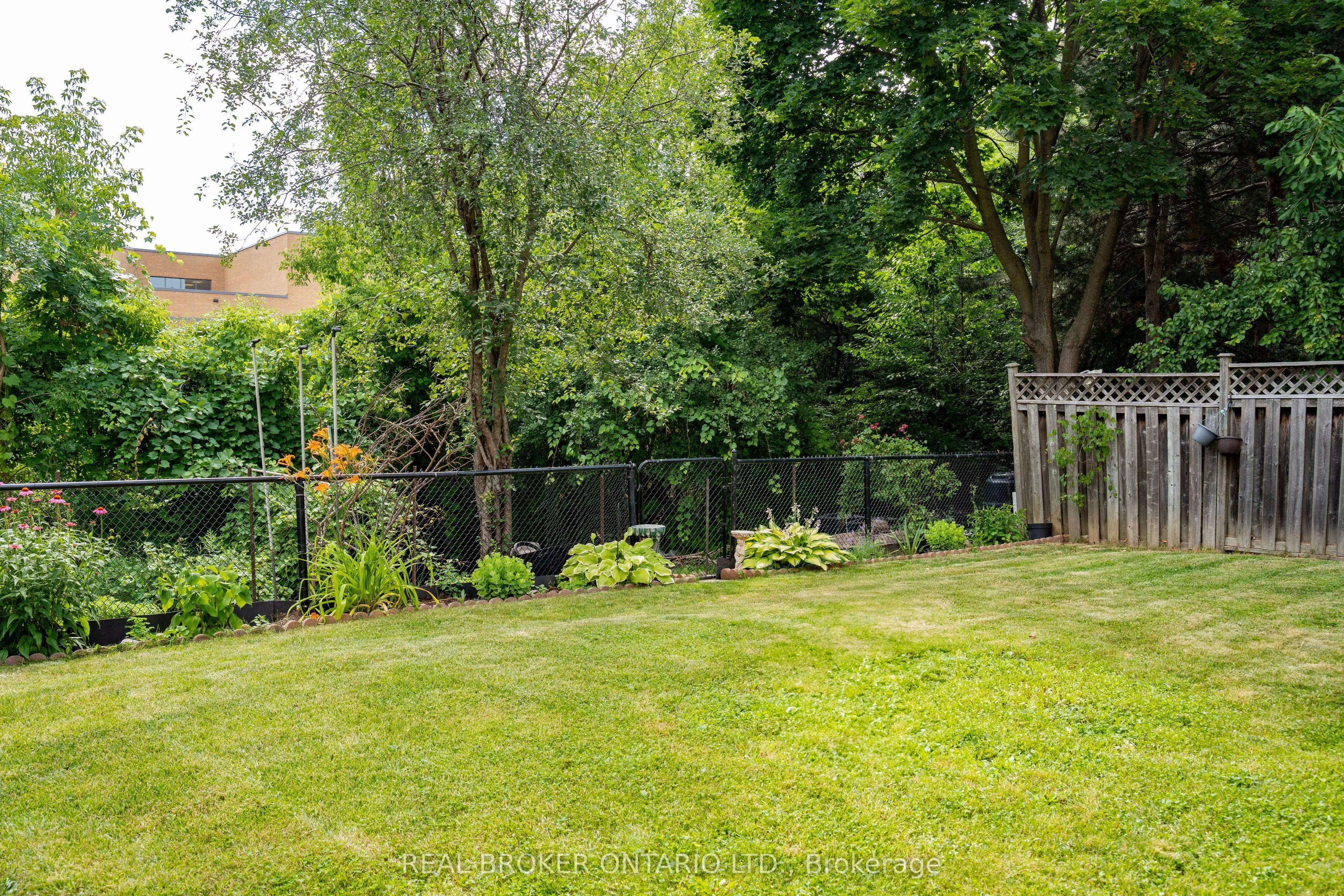 21 Vivians Crescent